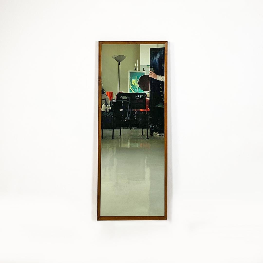 Italian Mid-Century Modern rectangular wood frame wall mirror, 1960s
Rectangular mirror to hang on the wall, with frame entirely in shaped solid wood. Supports for hanging it not yet present, but applicable to choice both to display it vertically