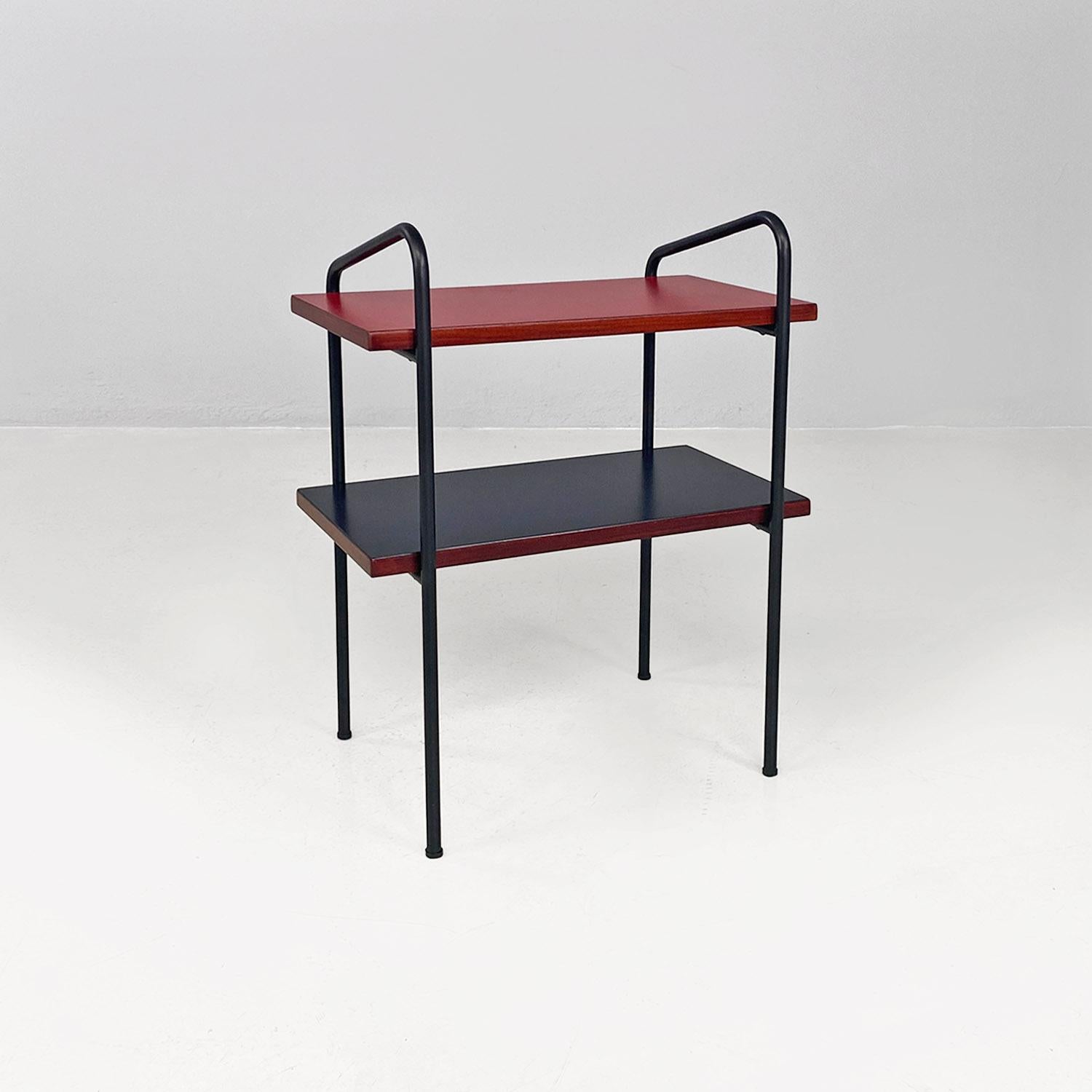Metallo Tavolo italiano mid century modern rosso nero laminato metallo legno a doppio ripiano 1960 in vendita