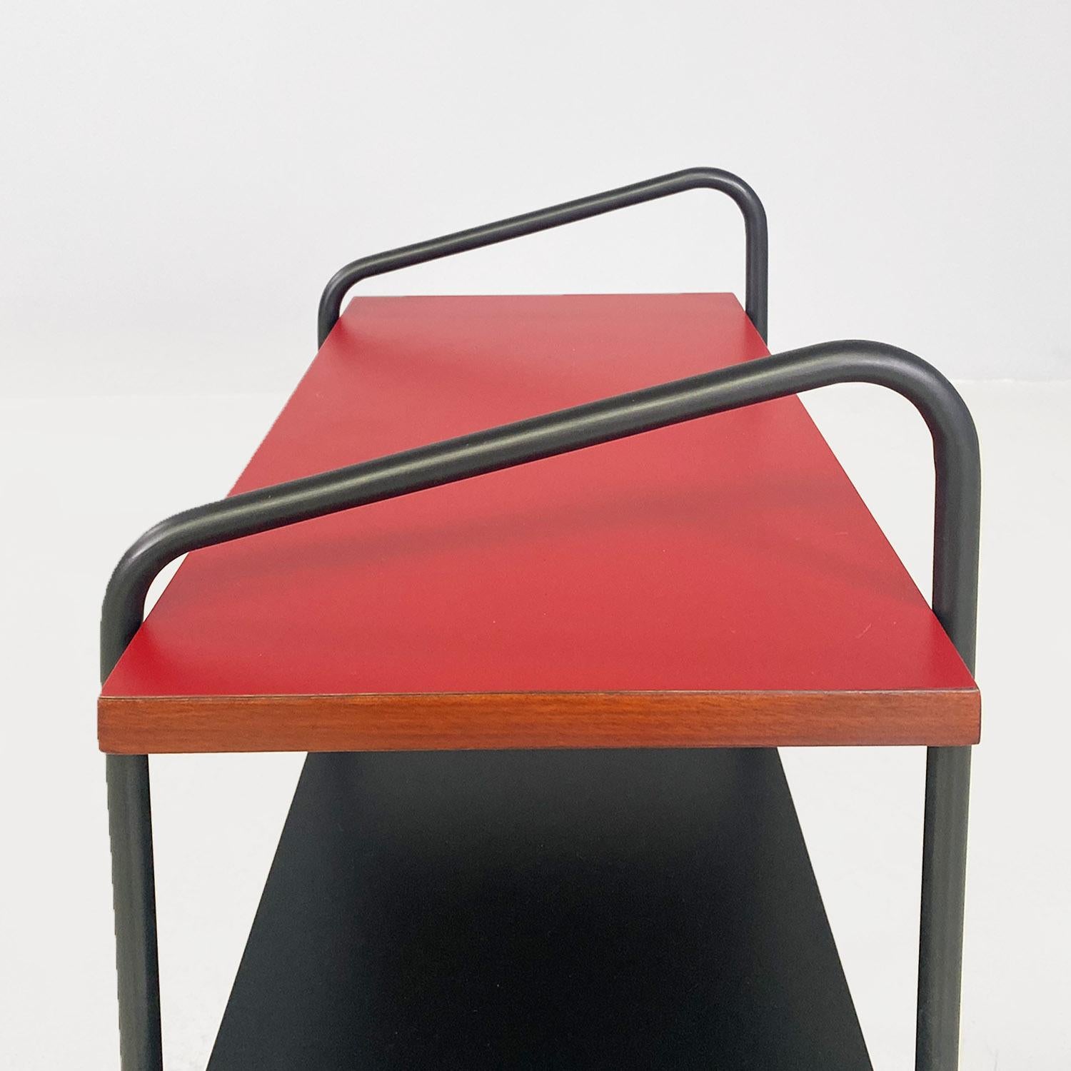 Tavolo italiano mid century modern rosso nero laminato metallo legno a doppio ripiano 1960 in vendita 4