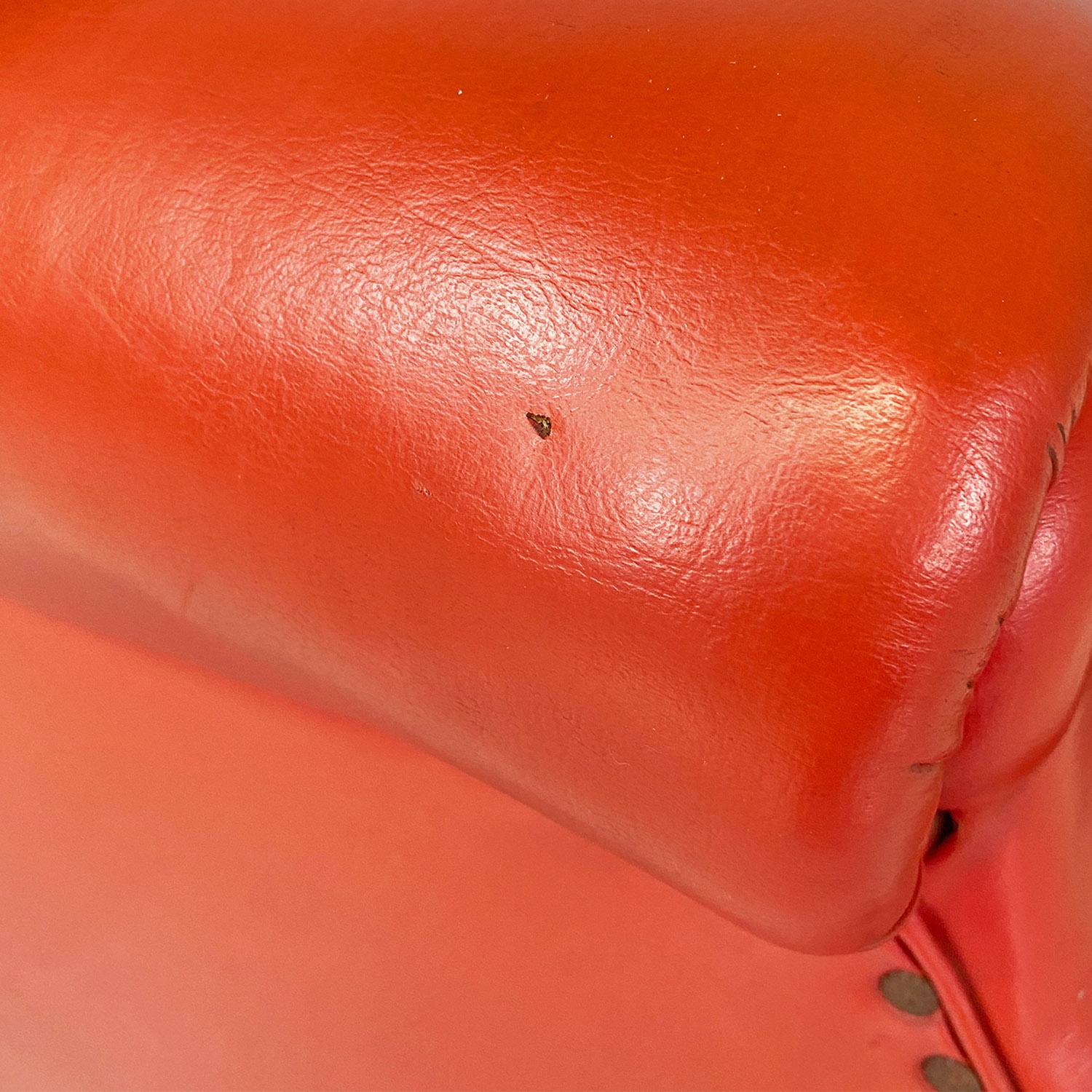 Sillones italianos modernos de mediados de siglo de cuero rojo y madera con reposabrazos, años 40 en venta 6