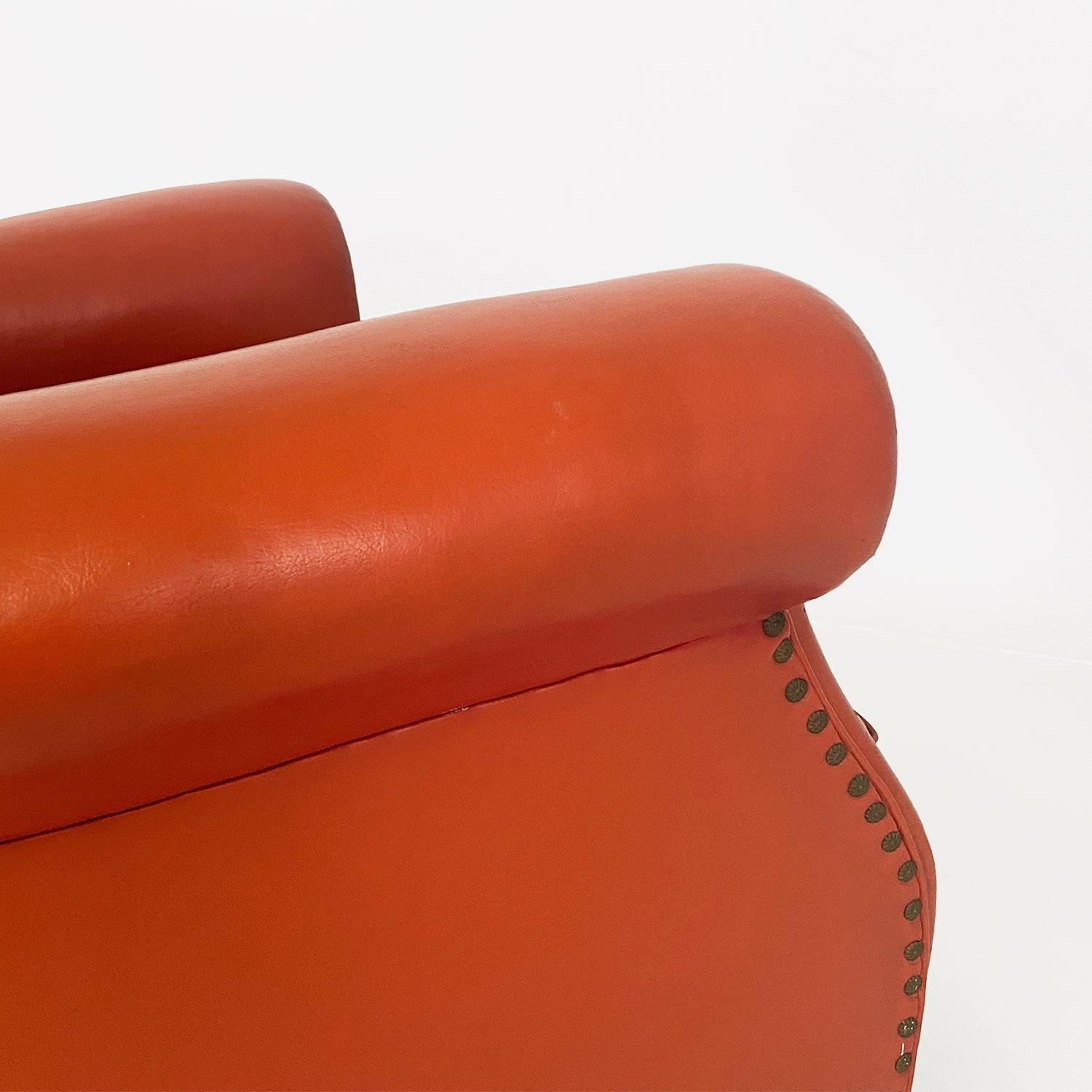 Sillones italianos modernos de mediados de siglo de cuero rojo y madera con reposabrazos, años 40 en venta 2