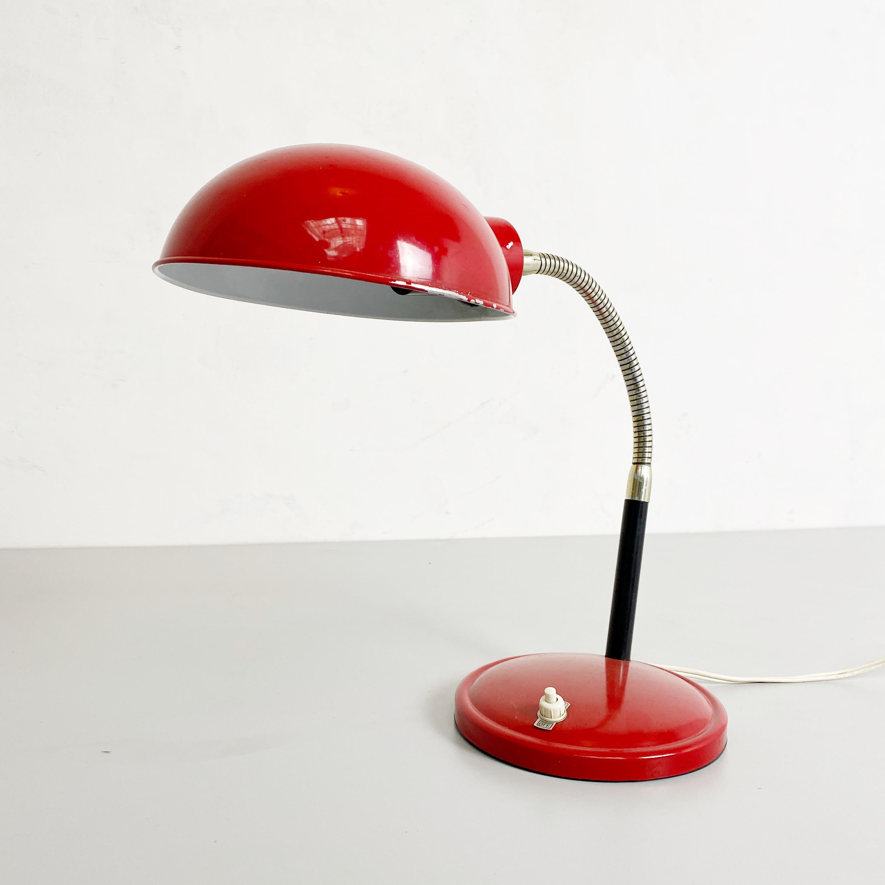 Italian Mid-Century Modern Red Metal Table Lamp, 1960s For Sale 1