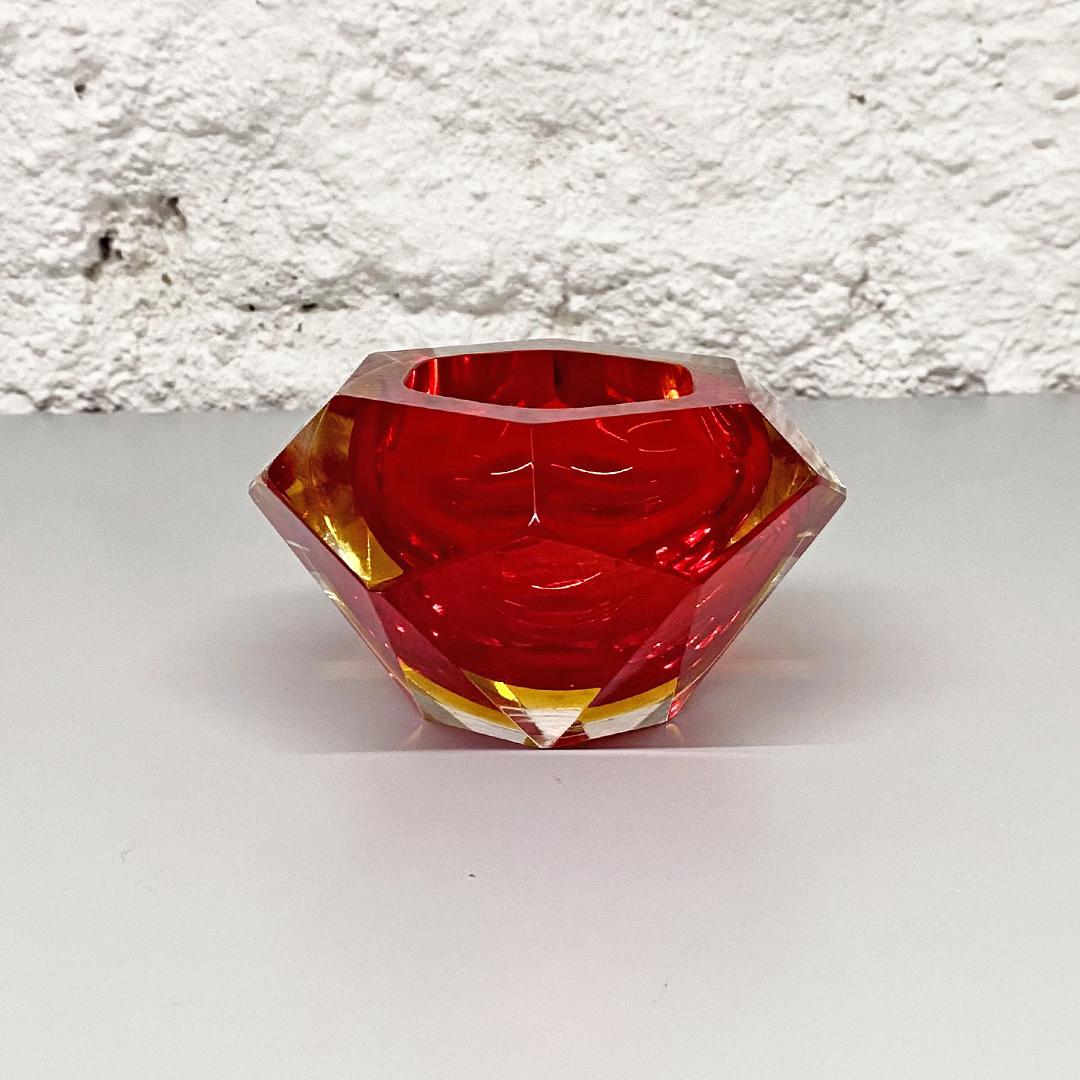 Italian Mid-Century Modern red Murano glass ashtray, 1970s
Red Murano glass ashtray with golden yellow shades.

Very good condition.

Measures 12 D x 7 H cm.