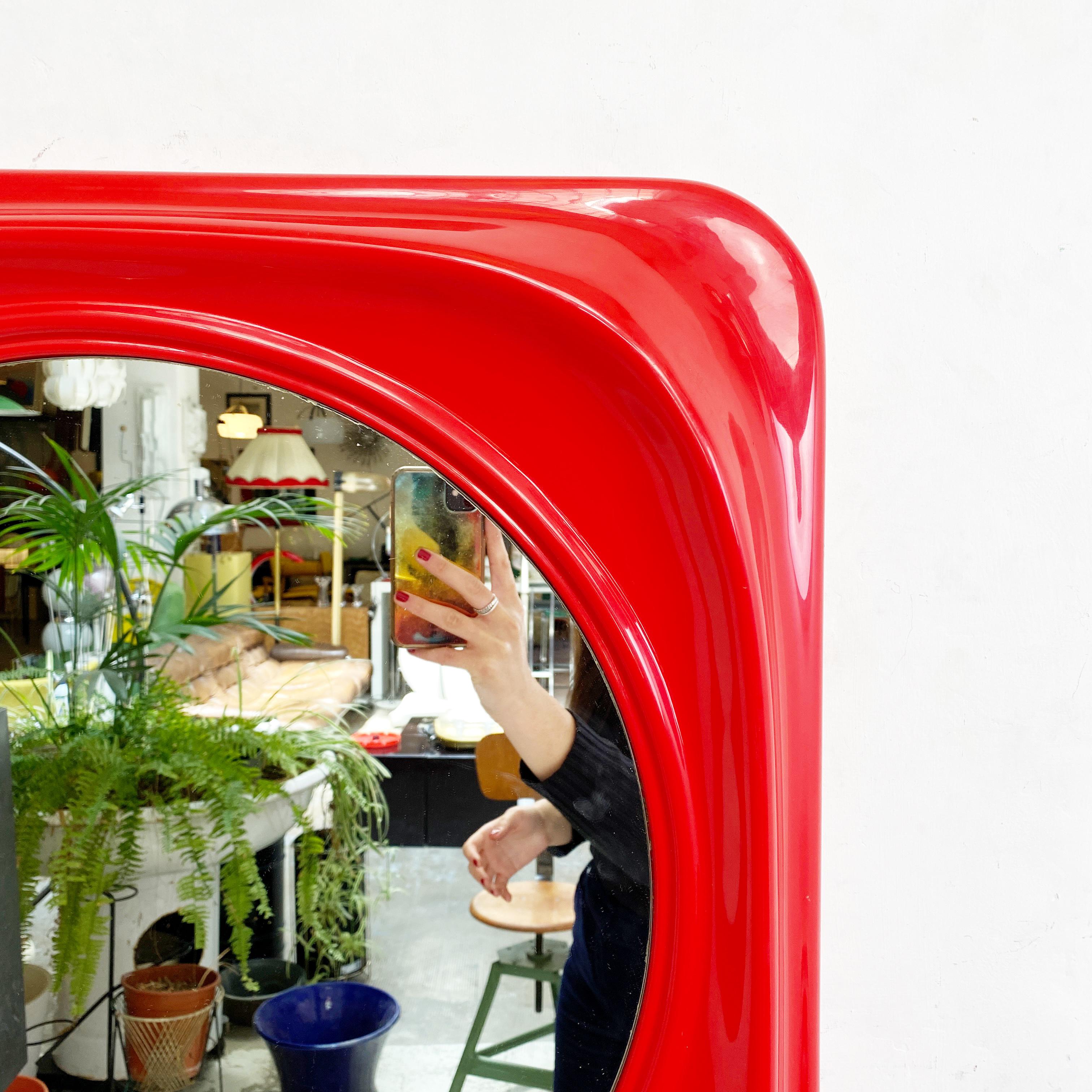 Italian Mid-Century Modern Red Plastic Mirror, 1980s In Good Condition For Sale In MIlano, IT