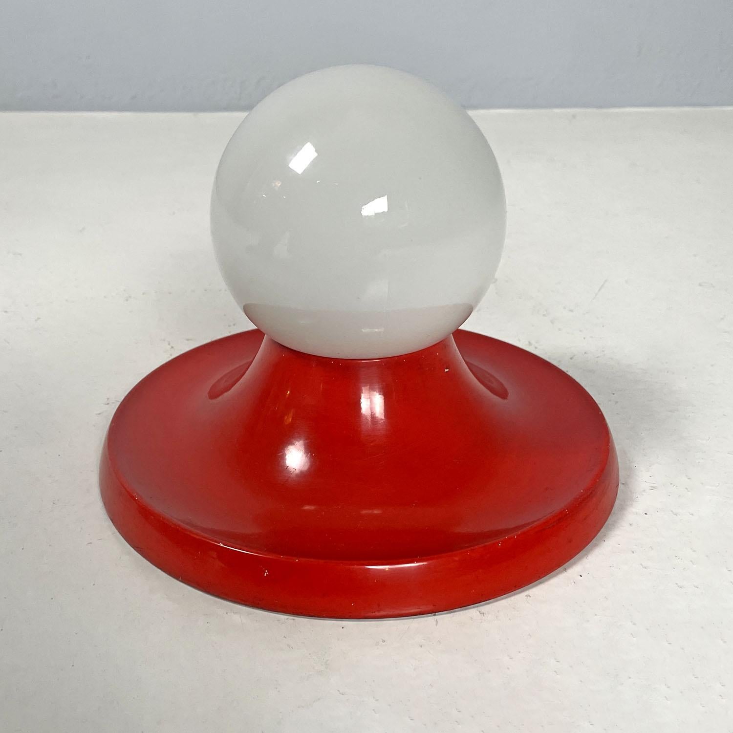 Italian mid-century modern red wall lamp Light Ball Castiglioni for Flos, 1960s In Good Condition In MIlano, IT