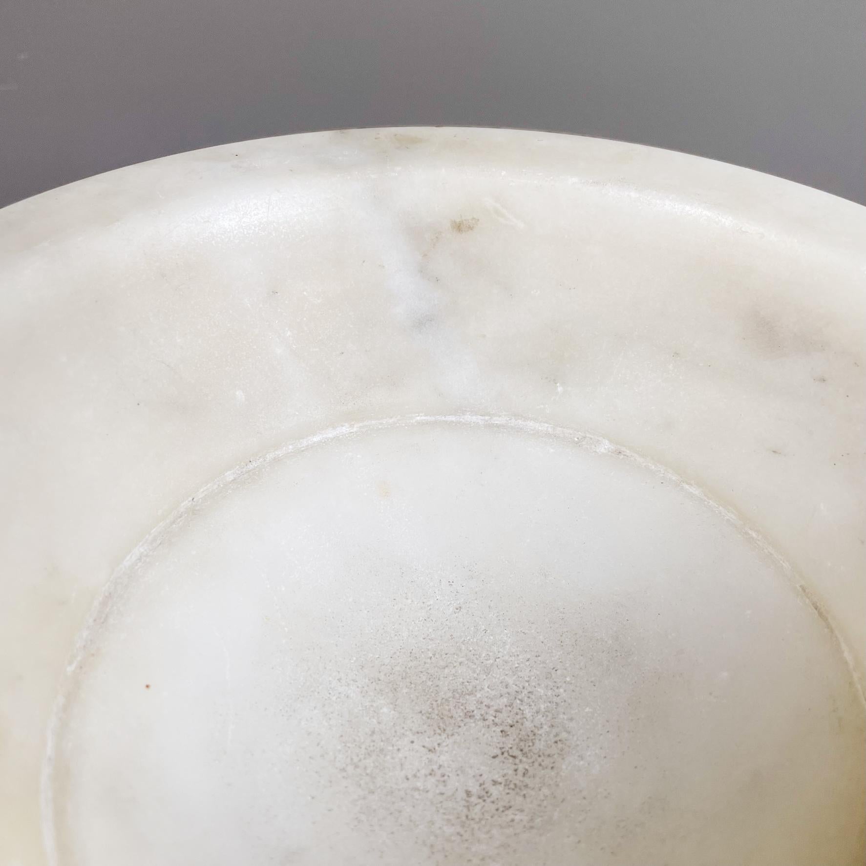 Marble Italian mid-century modern Round bowl centerpiece in light marble, 1970s
