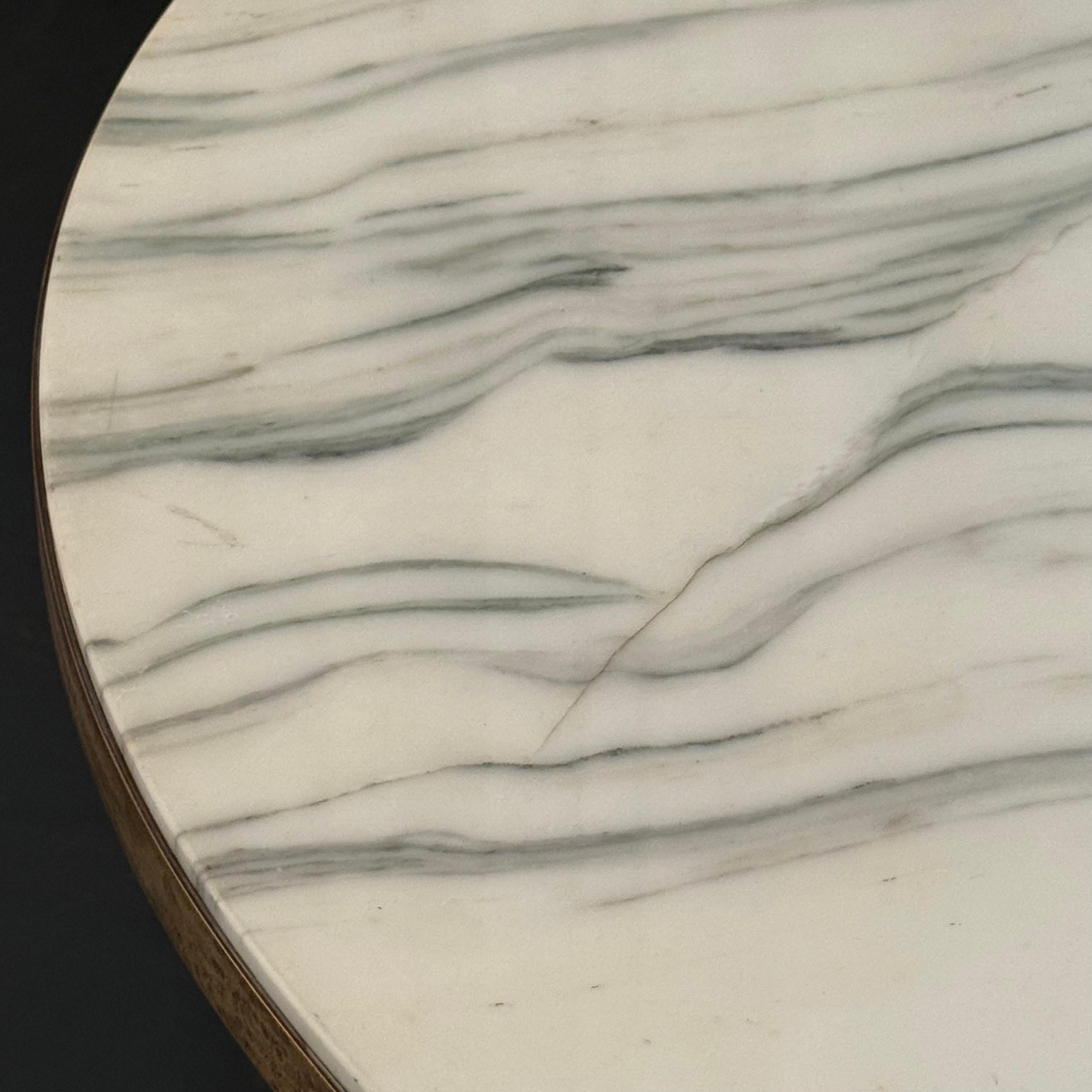 Table basse ronde en laiton et marbre de style italien du milieu du siècle dernier en vente 4