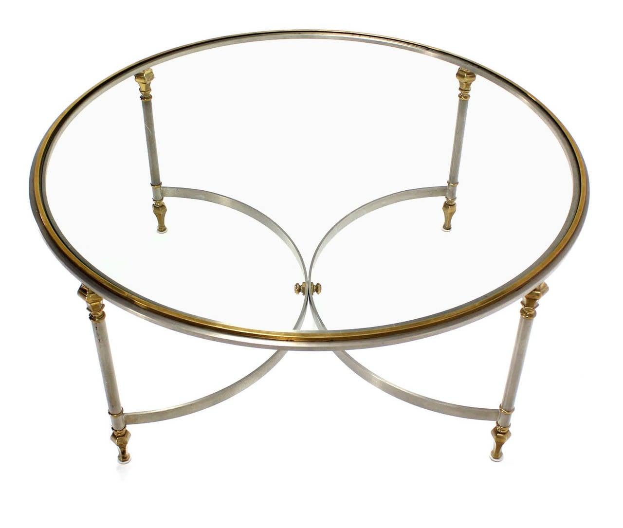Table basse ronde italienne moderne du milieu du siècle dernier en laiton chromé avec plateau en verre MINT en vente 1
