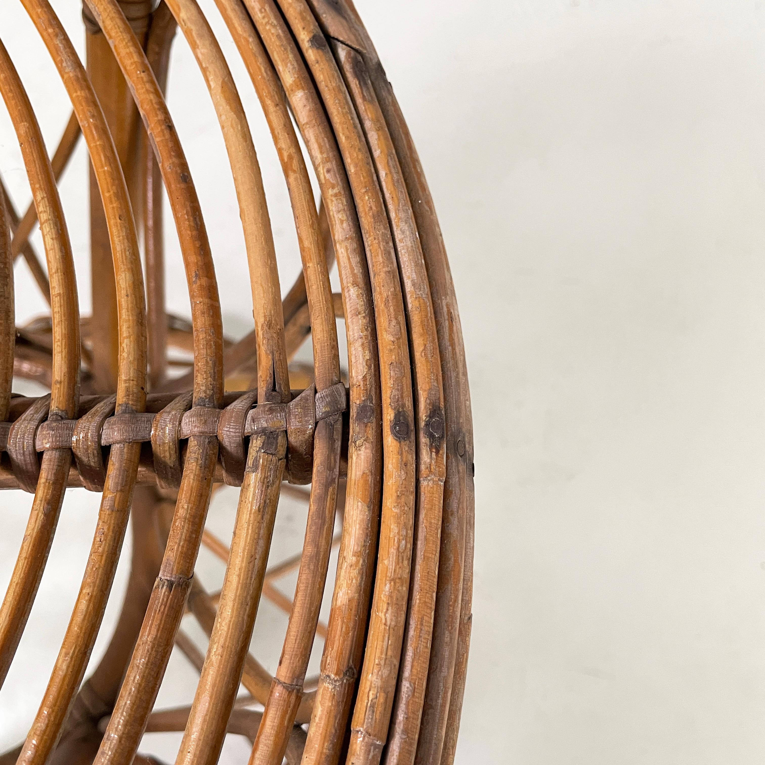 Italian mid-century modern Round coffee table in rattan, 1960s For Sale 5