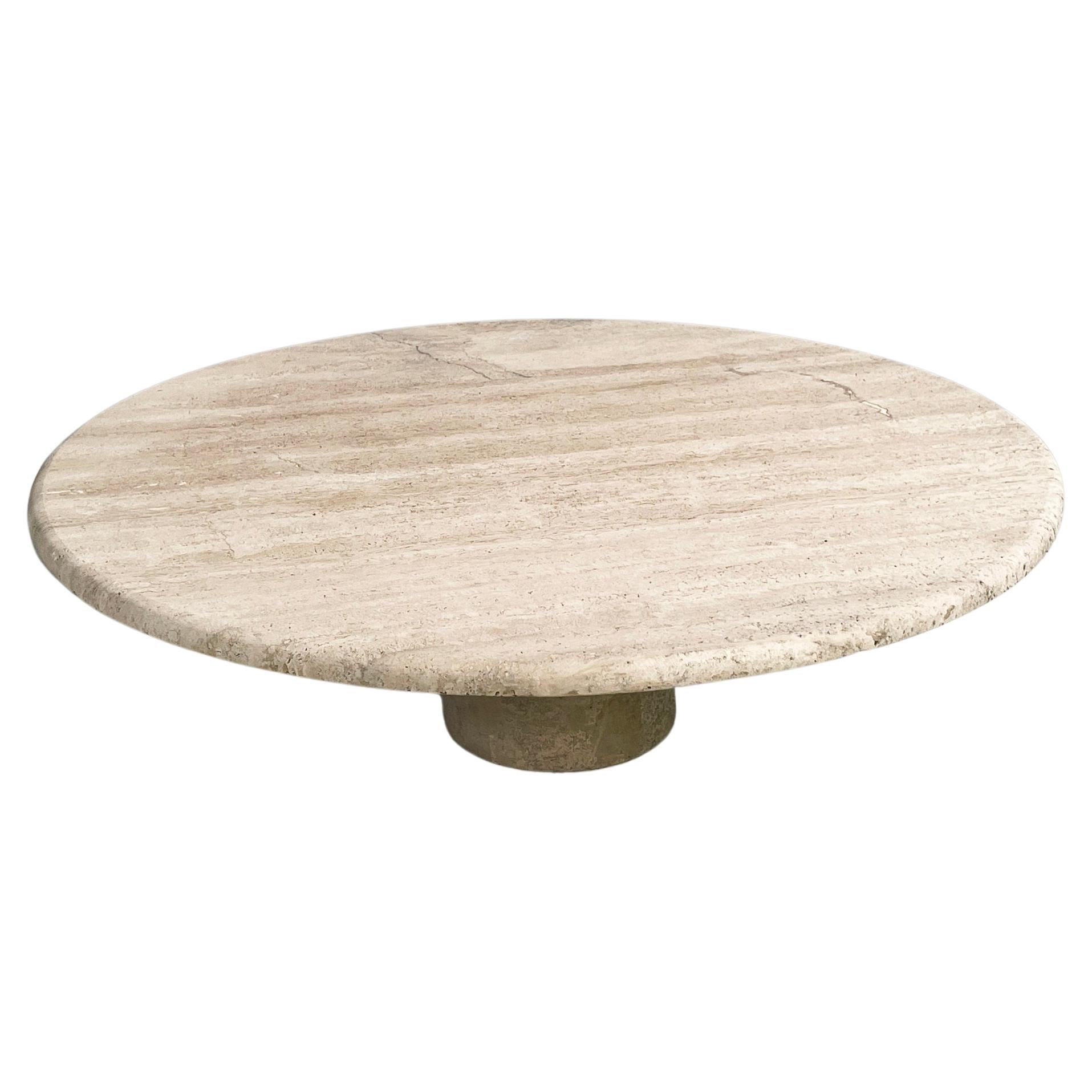 Runder italienischer moderner Couchtisch aus Travertin aus der Mitte des Jahrhunderts, 1970er Jahre
Couchtisch mit runder Travertinplatte. Zylindrischer Sockel aus Travertin.
Sie stammt aus den 1970er Jahren.
Guter Zustand, er hat leichte verstreute