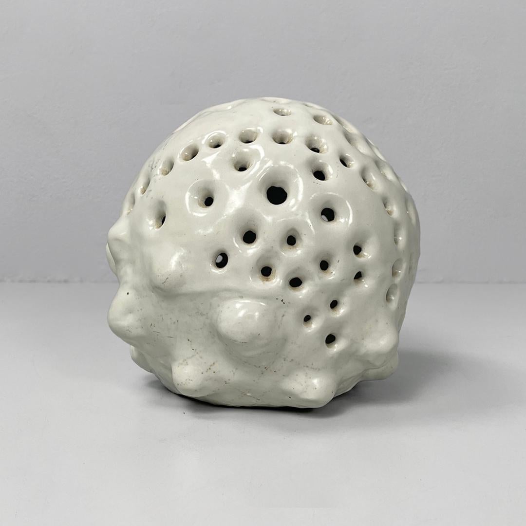 Italian mid-century modern round flower vase in ceramic, 1950s In Distressed Condition For Sale In MIlano, IT