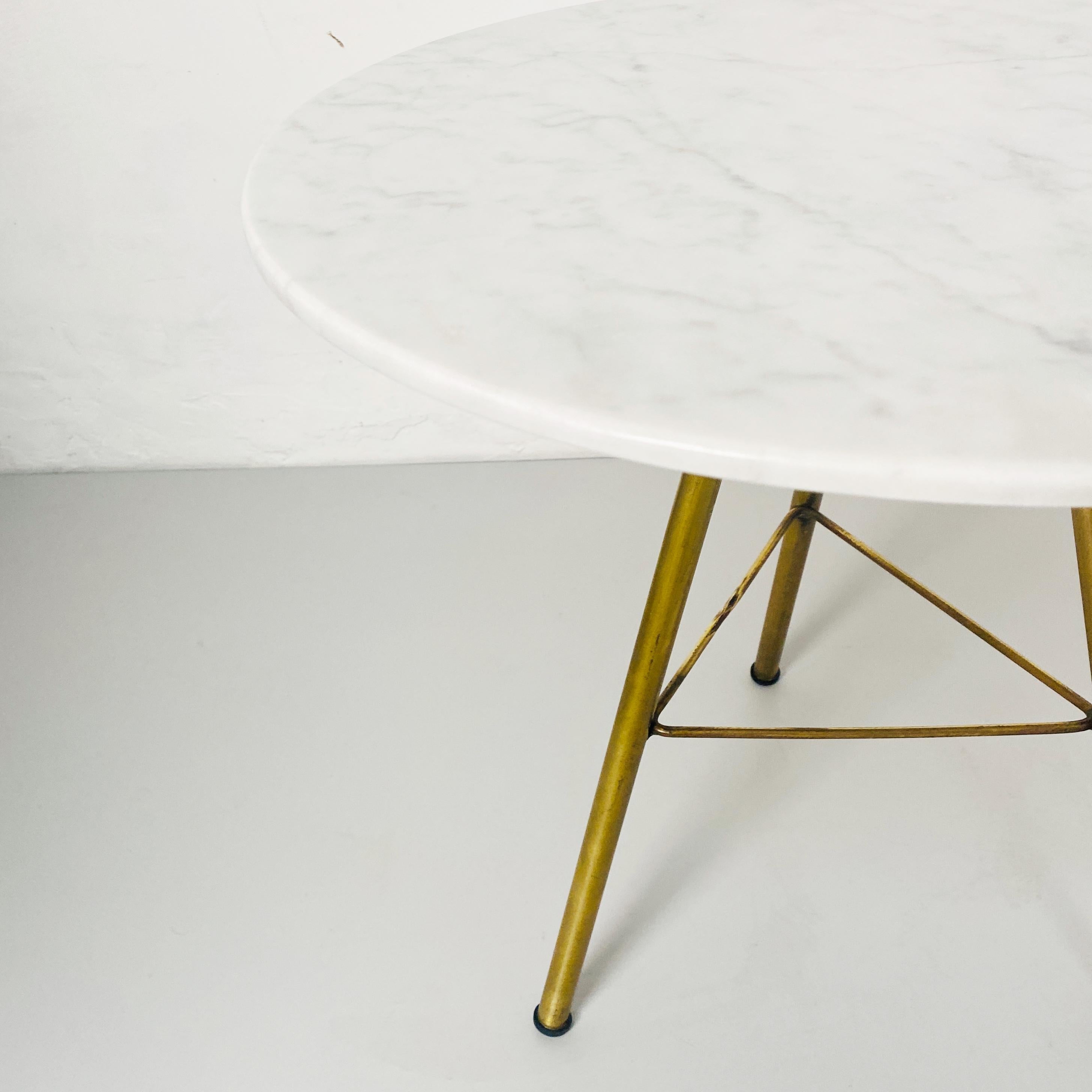 Italian Mid-Century Modern Round Marble and Brass Coffee Table, 1960s 4