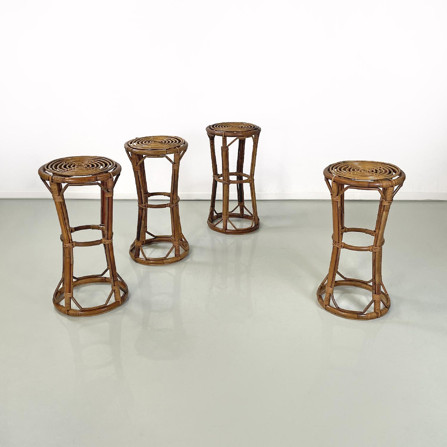 Italian mid-century modern round rattan high bar stools, 1960s
Set of four high rattan bar stools with round base. The structure of the stools is given by three circles, the first is the seat which is composed of a spiral motif, then there is a