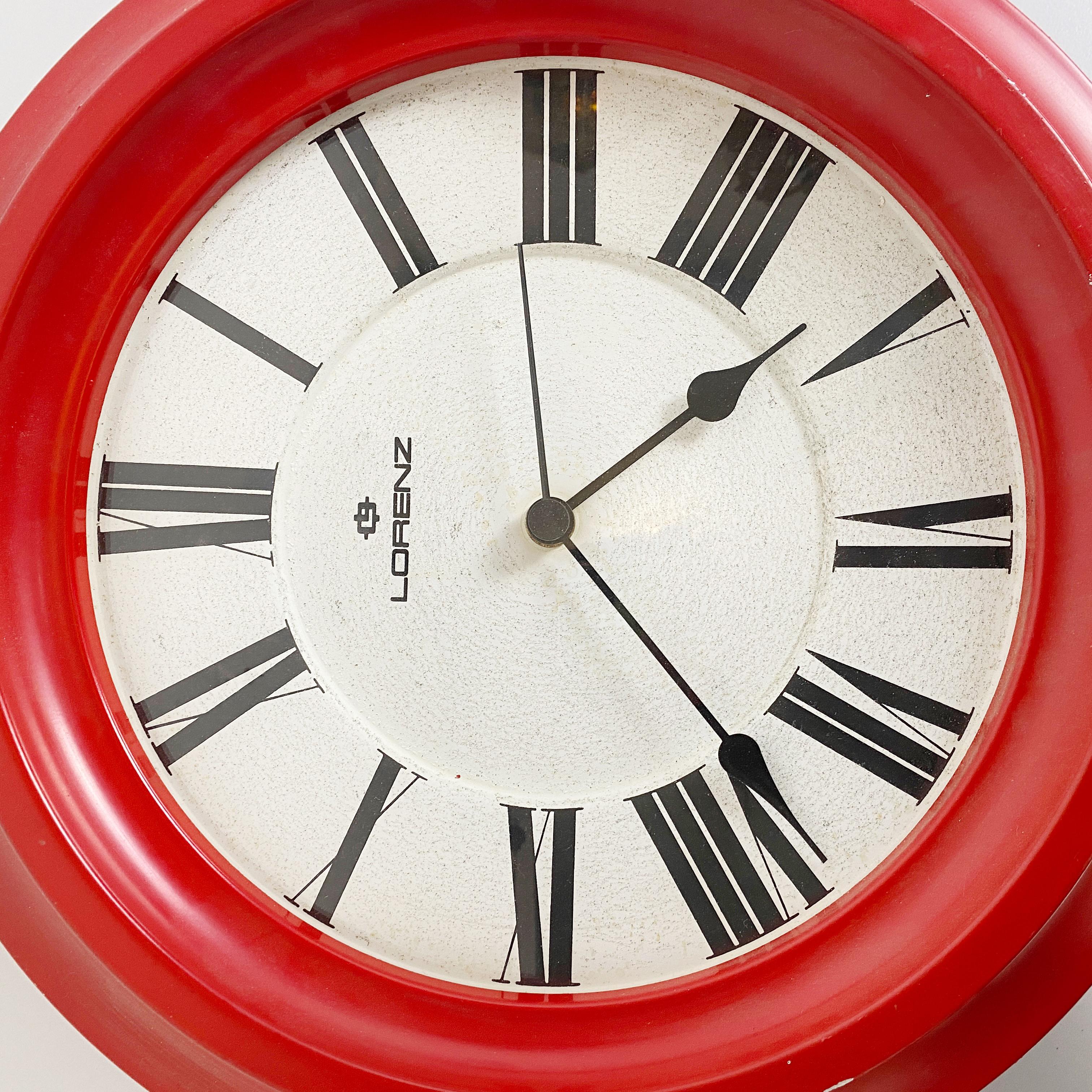 Orologio da parete rotondo rosso italiano del Mid-Century Modern di Lorenz, anni '70 1