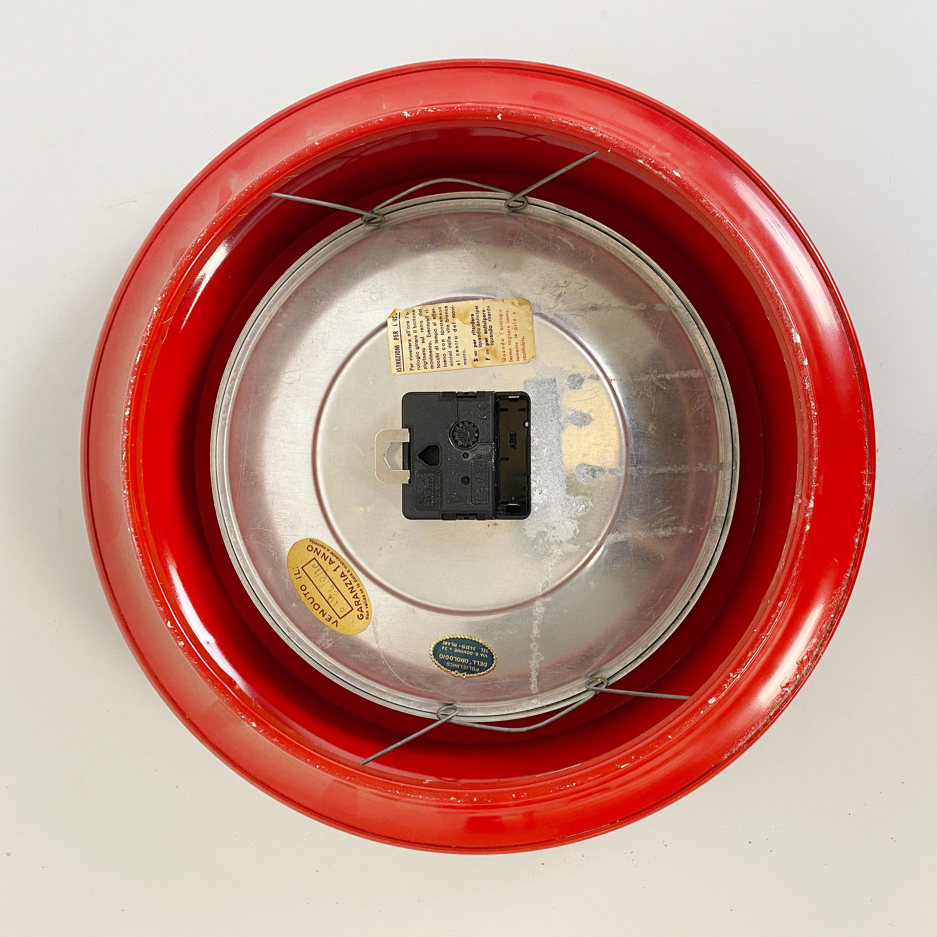 Orologio da parete rotondo rosso italiano del Mid-Century Modern di Lorenz, anni '70 2