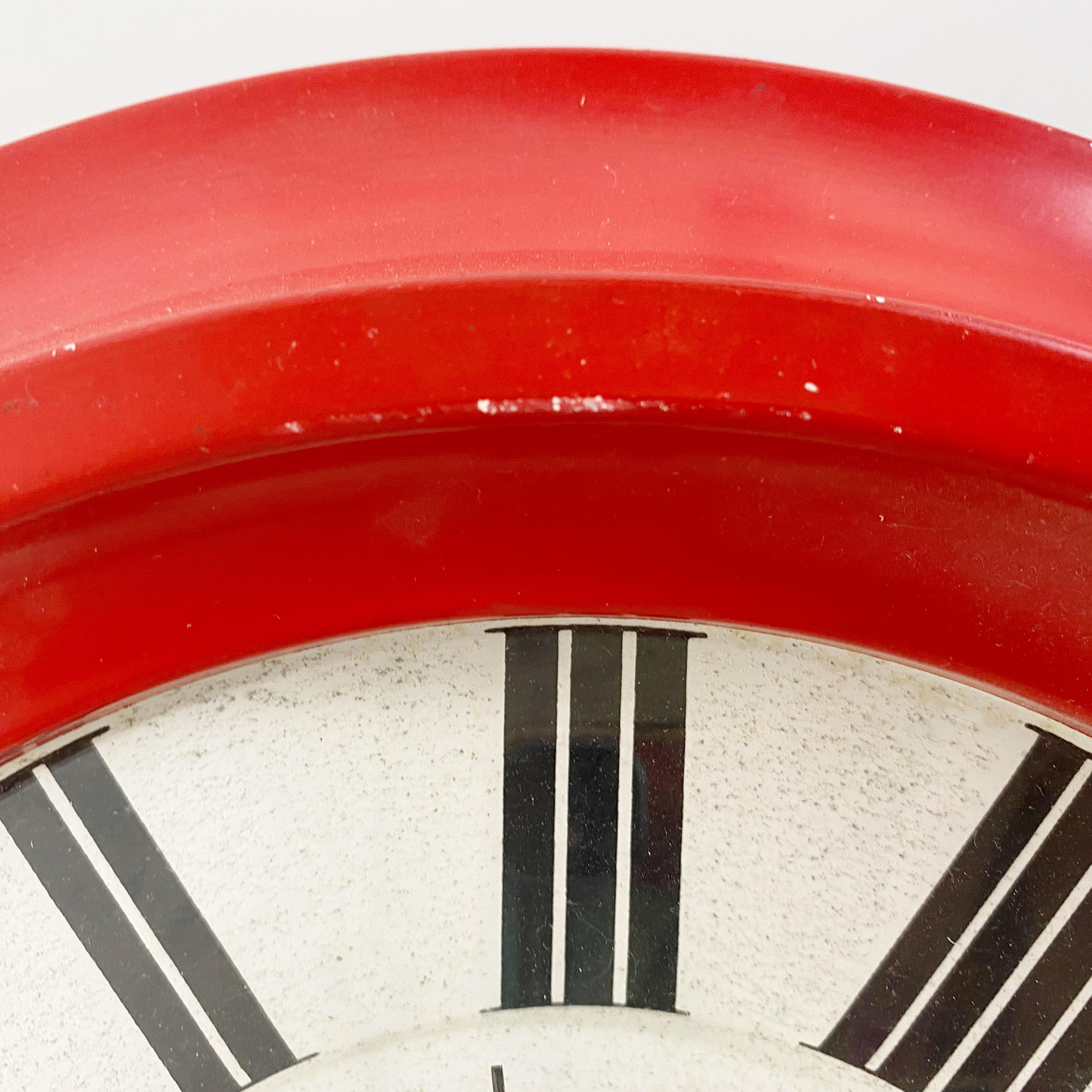 Italian Mid-Century Modern Round Red Wall Clock by Lorenz, 1970s In Good Condition For Sale In MIlano, IT