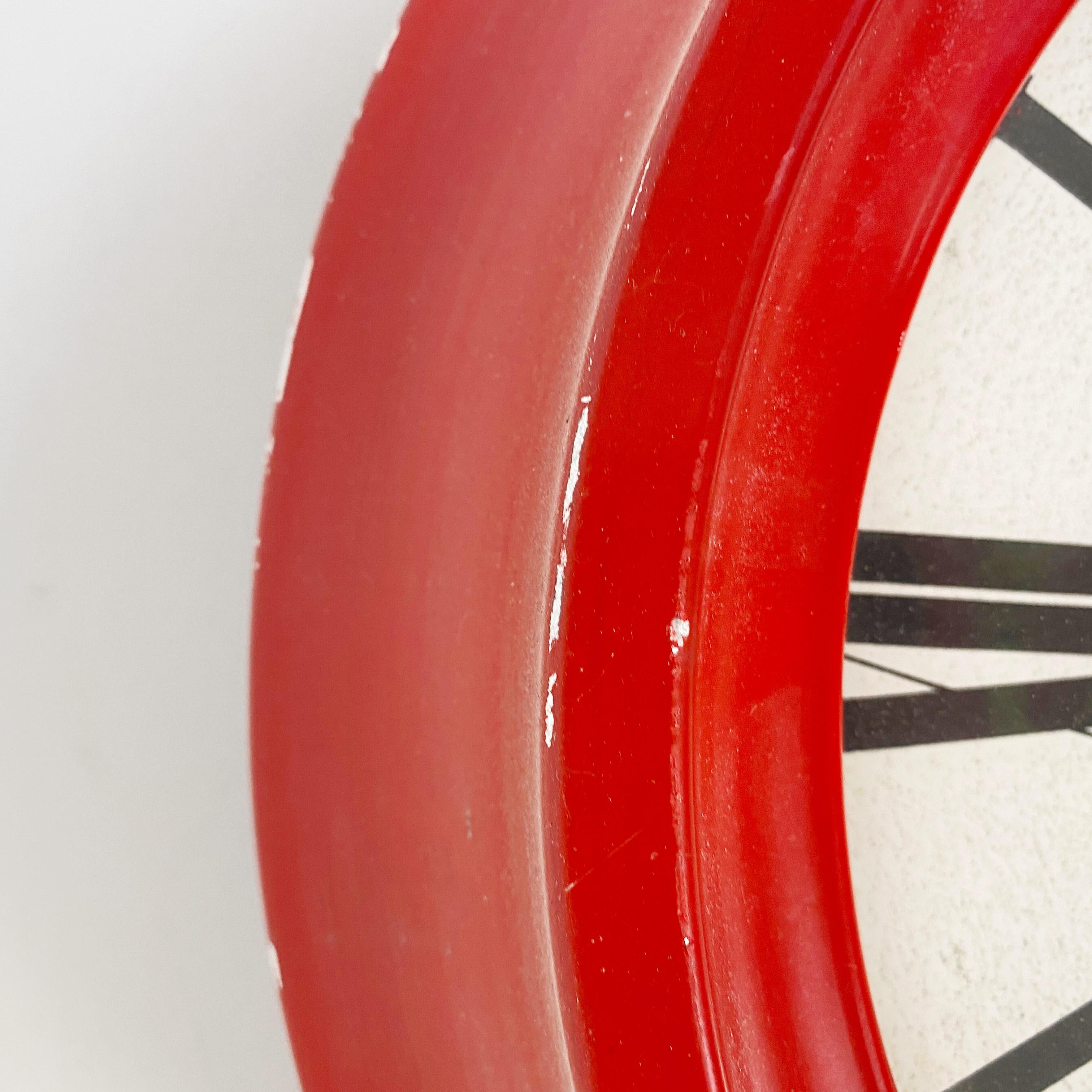 Italiano Orologio da parete rotondo rosso italiano del Mid-Century Modern di Lorenz, anni '70