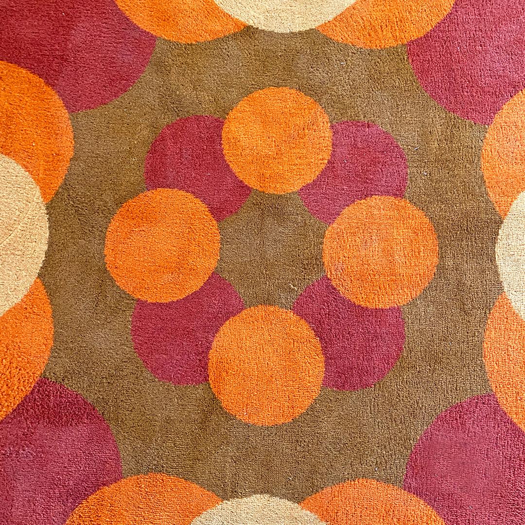 Late 20th Century Italian Mid-Century Modern Round Short-Pile Carpet with Circular Motifs, 1970s For Sale