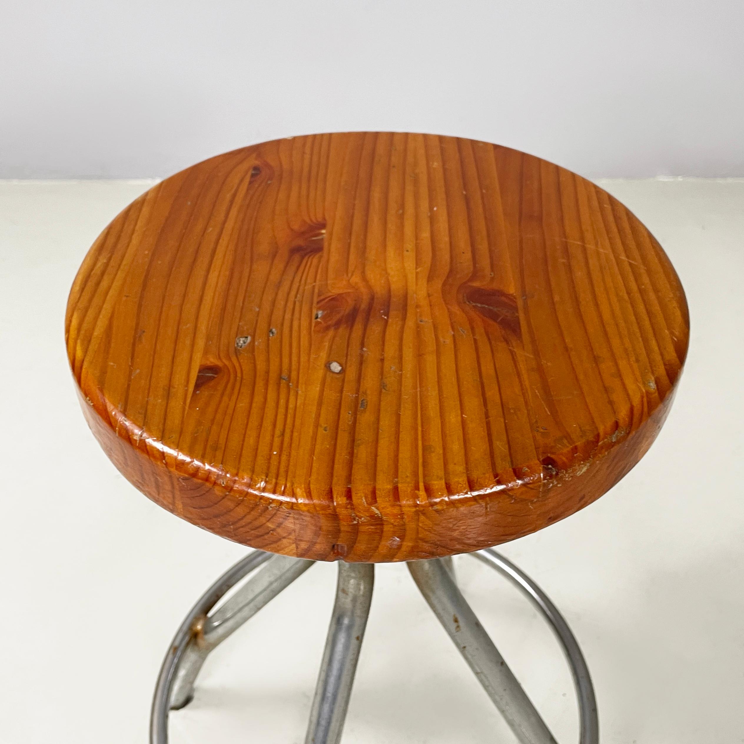 Mid-Century moderno Sgabello da tavolo rotondo italiano di metà secolo in metallo e legno, anni '60 in vendita