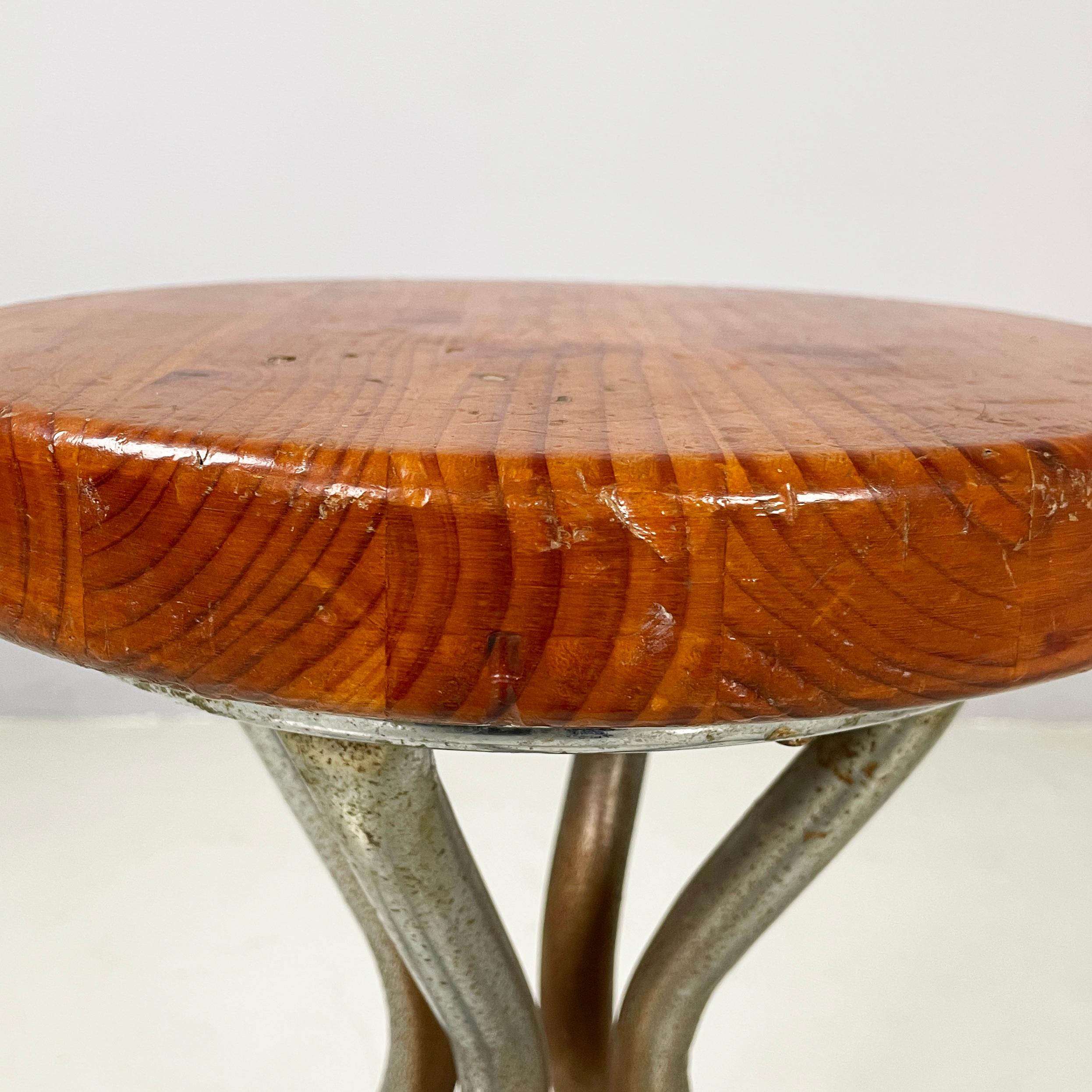 Metallo Sgabello da tavolo rotondo italiano di metà secolo in metallo e legno, anni '60 in vendita