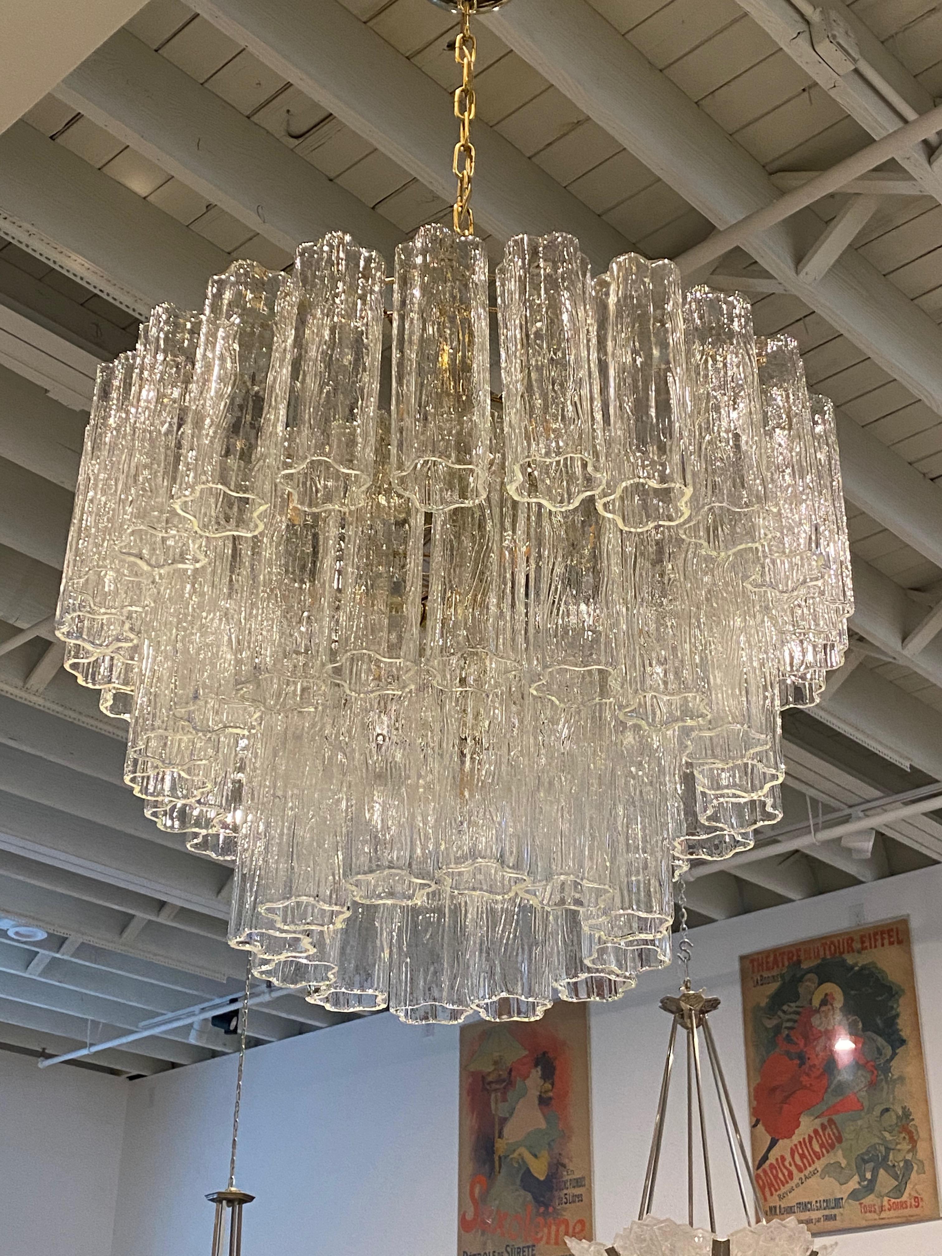 Mid-Century Modern Lustre Tronchi à trois étages en forme de rond italien, de style moderne du milieu du siècle dernier en vente
