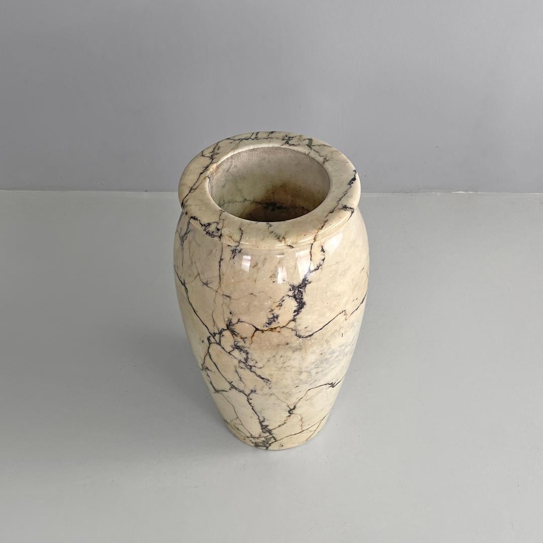 Marble Italian mid-century modern round umbrella stand in arabesque marble, 1950s For Sale