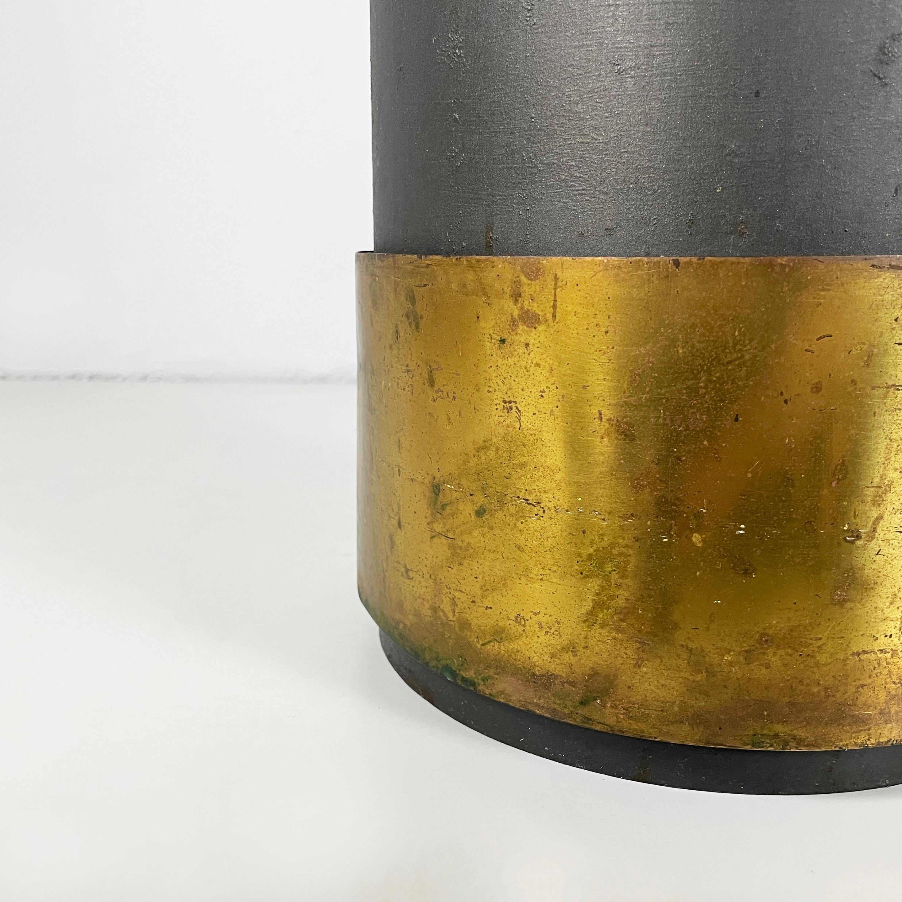 Italian mid-century modern Round umbrella stand in black metal and brass, 1960s 4