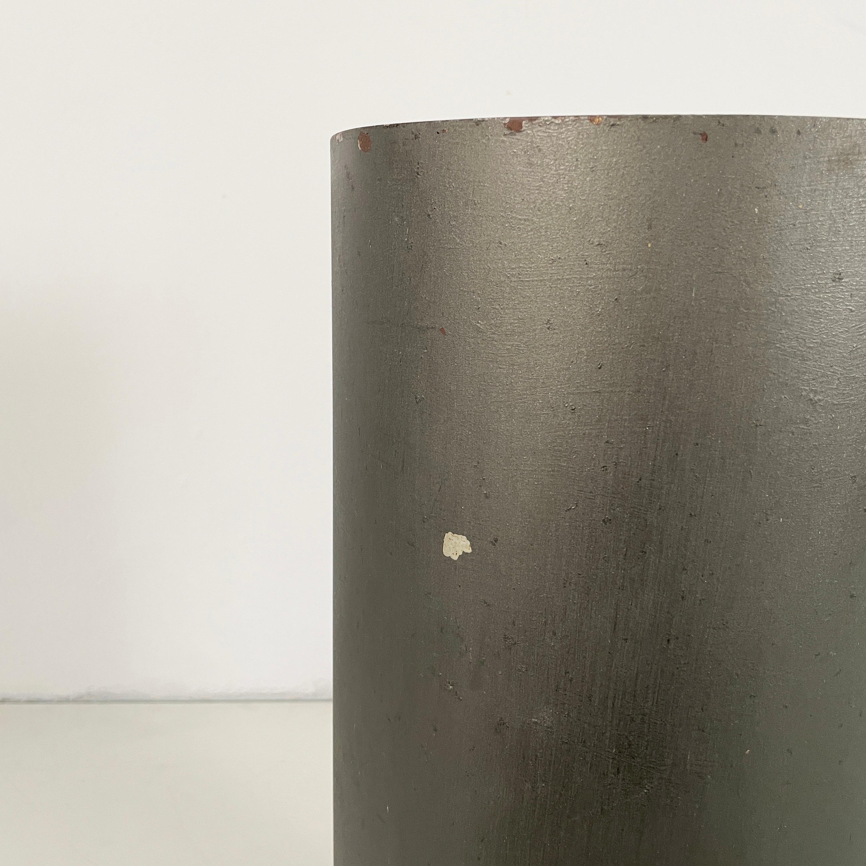 Italian mid-century modern Round umbrella stand in black metal and brass, 1960s In Fair Condition In MIlano, IT