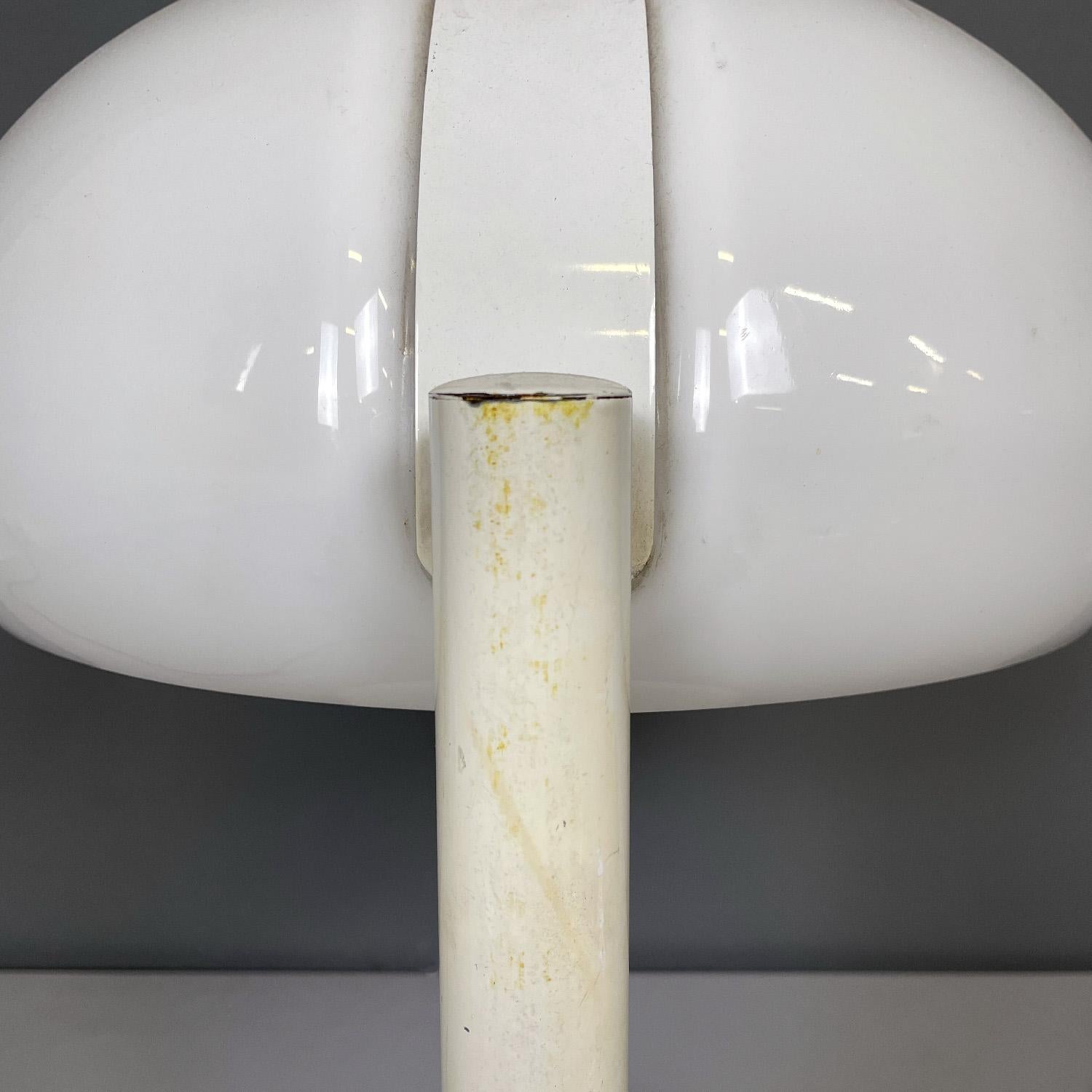 Italian mid-century modern round white table lamp by Stilnovo, 1960s For Sale 6