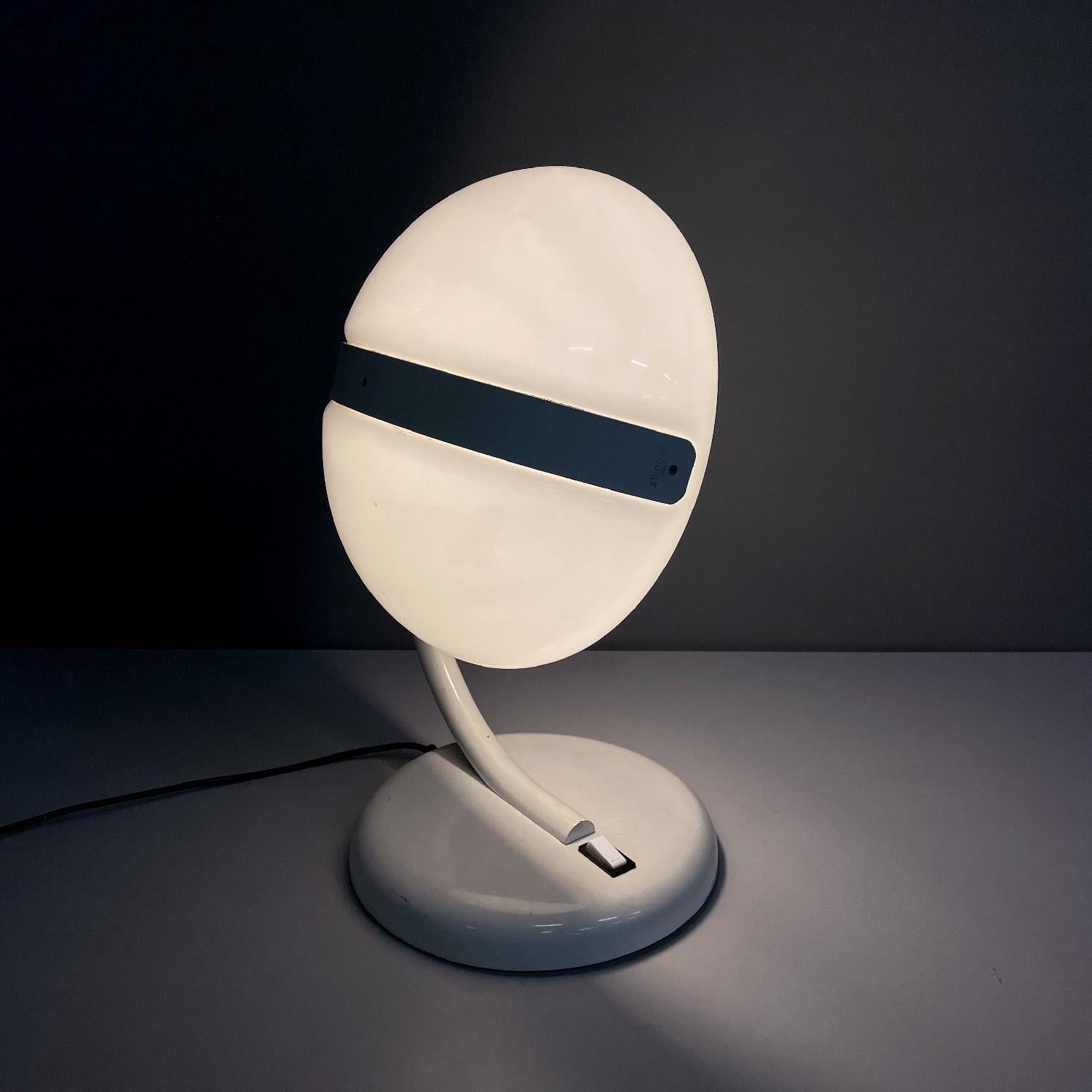 Italian mid-century modern round white table lamp by Stilnovo, 1960s In Good Condition For Sale In MIlano, IT