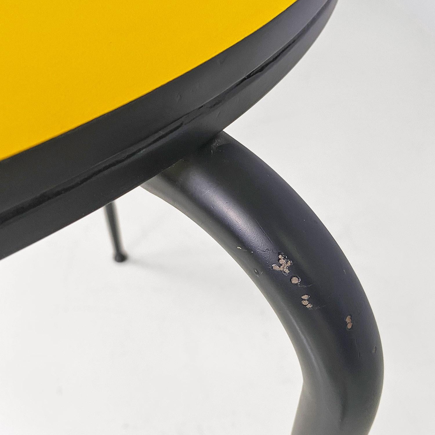 Table de bar ronde en stratifié jaune et métal noir italienne The Moderns 1950s en vente 4