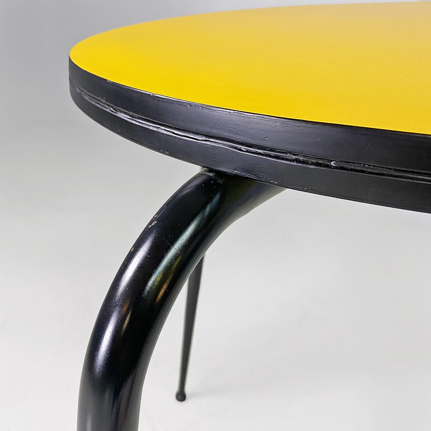 Table de bar ronde en stratifié jaune et métal noir italienne The Moderns 1950s en vente 5