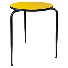 Mesa de bar redonda italiana de mediados de siglo laminado amarillo y metal negro años 50