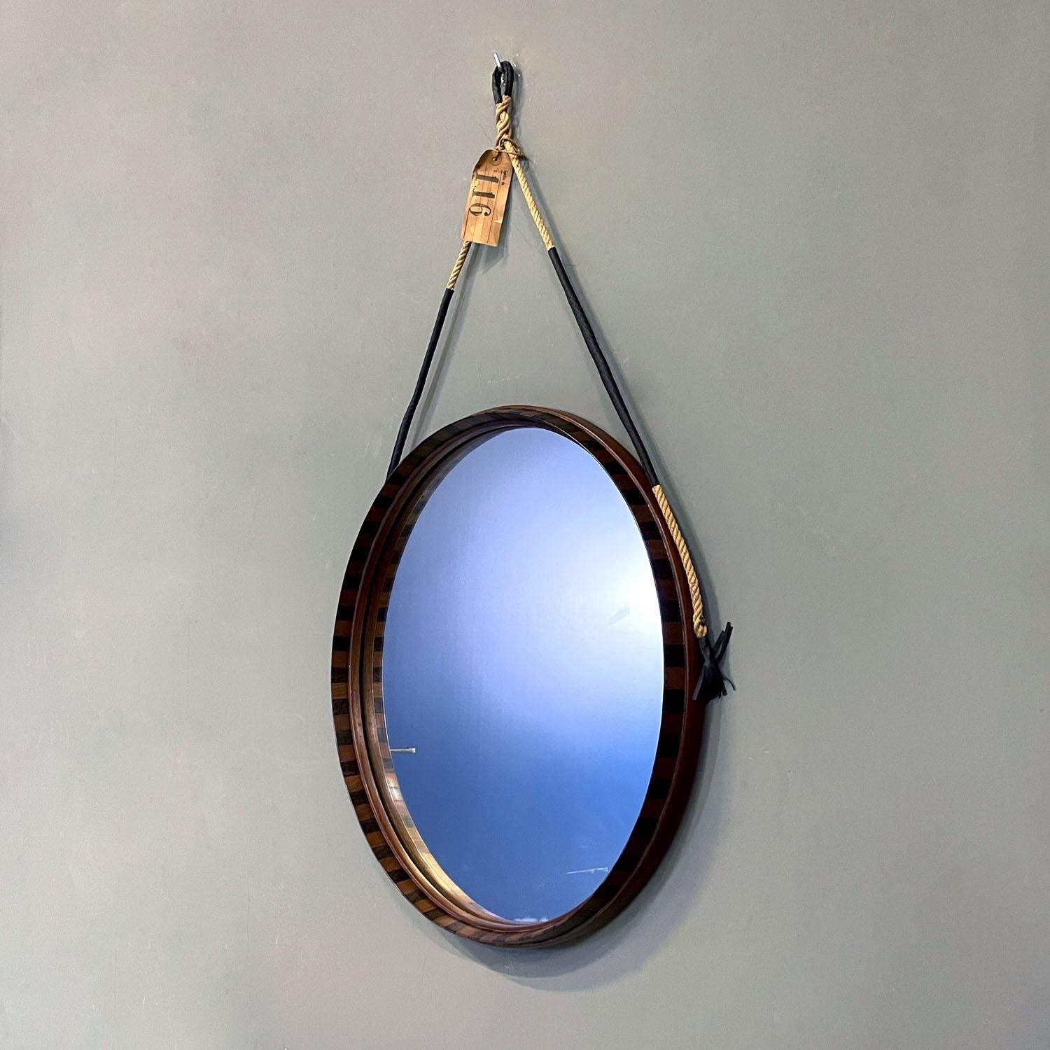 Italian mid-century modern rounded two toned wood wall mirror with rope, 1960s In Good Condition For Sale In MIlano, IT