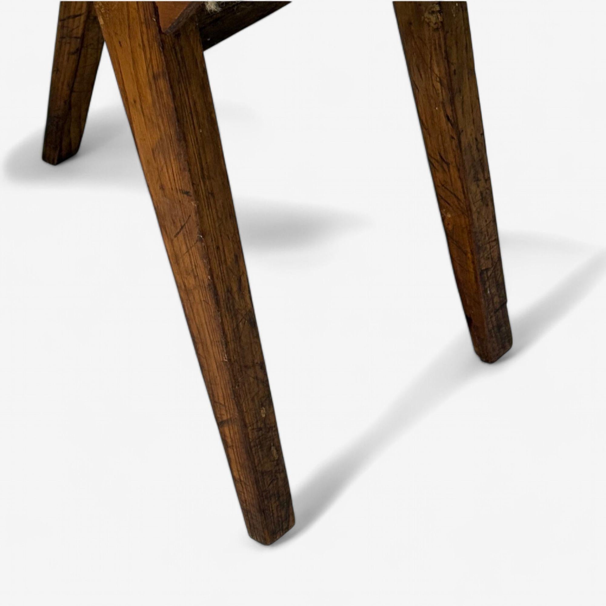 Italienische Mid-Century Modern, Rustikale Hocker, Honey Shearling, Gebeiztes Holz, 1950er Jahre im Angebot 3