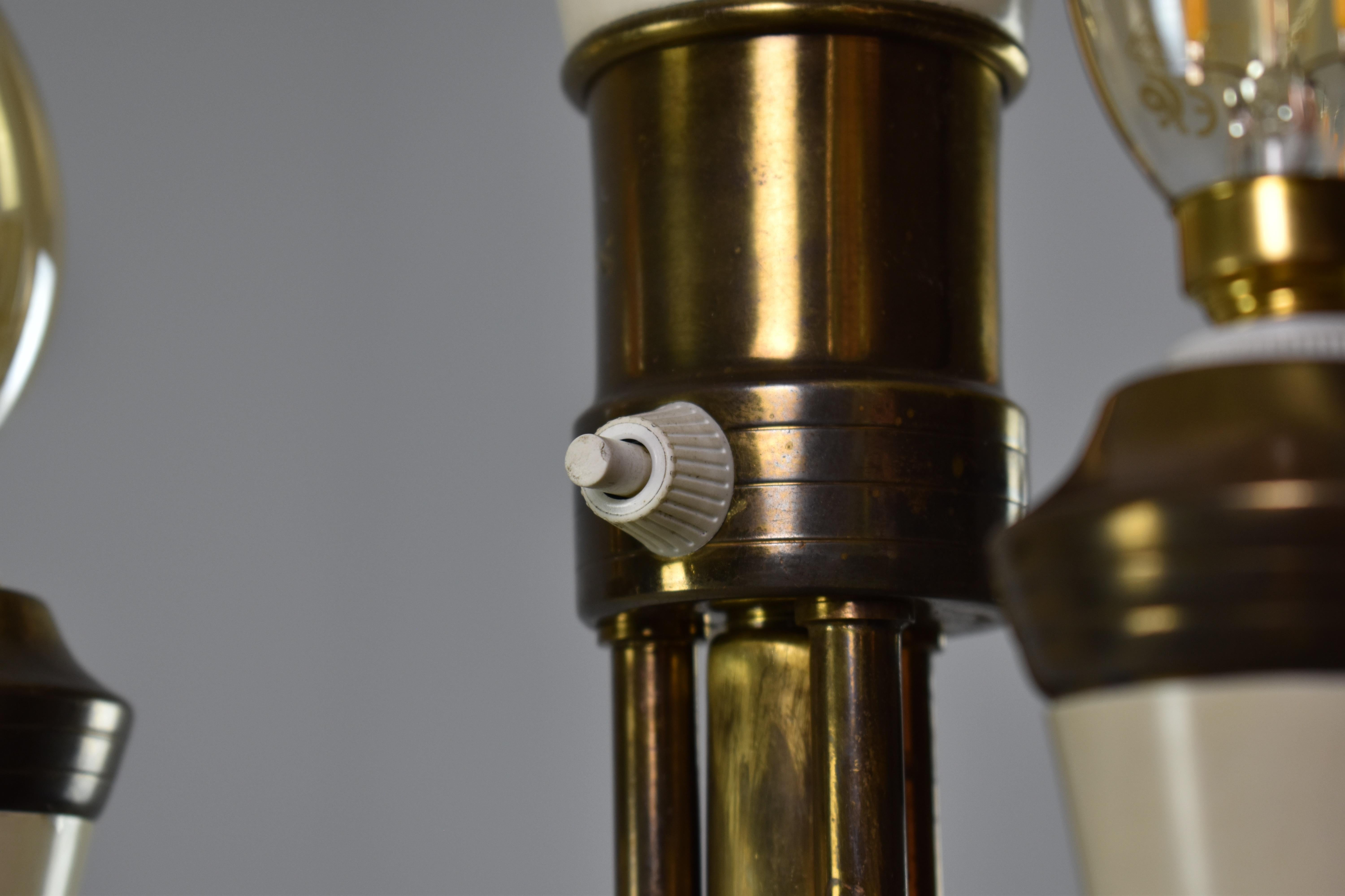 Italian Mid-Century Modern Sculptural Brass and Lacquered Floor Lamp, 1950s For Sale 2