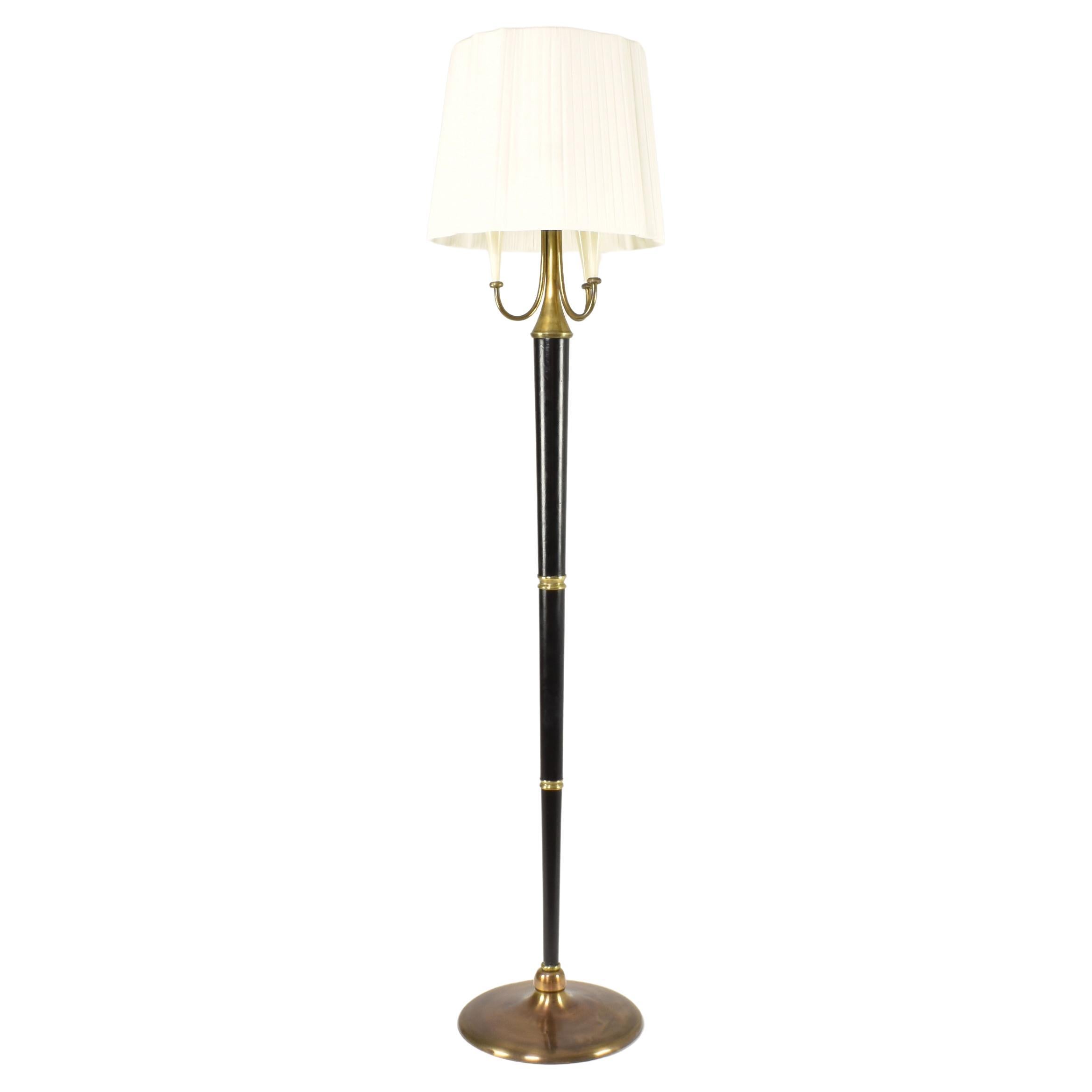 Italienische skulpturale Mid-Century-Modern-Stehlampe aus Messing und lackiertem Messing, 1950er Jahre
