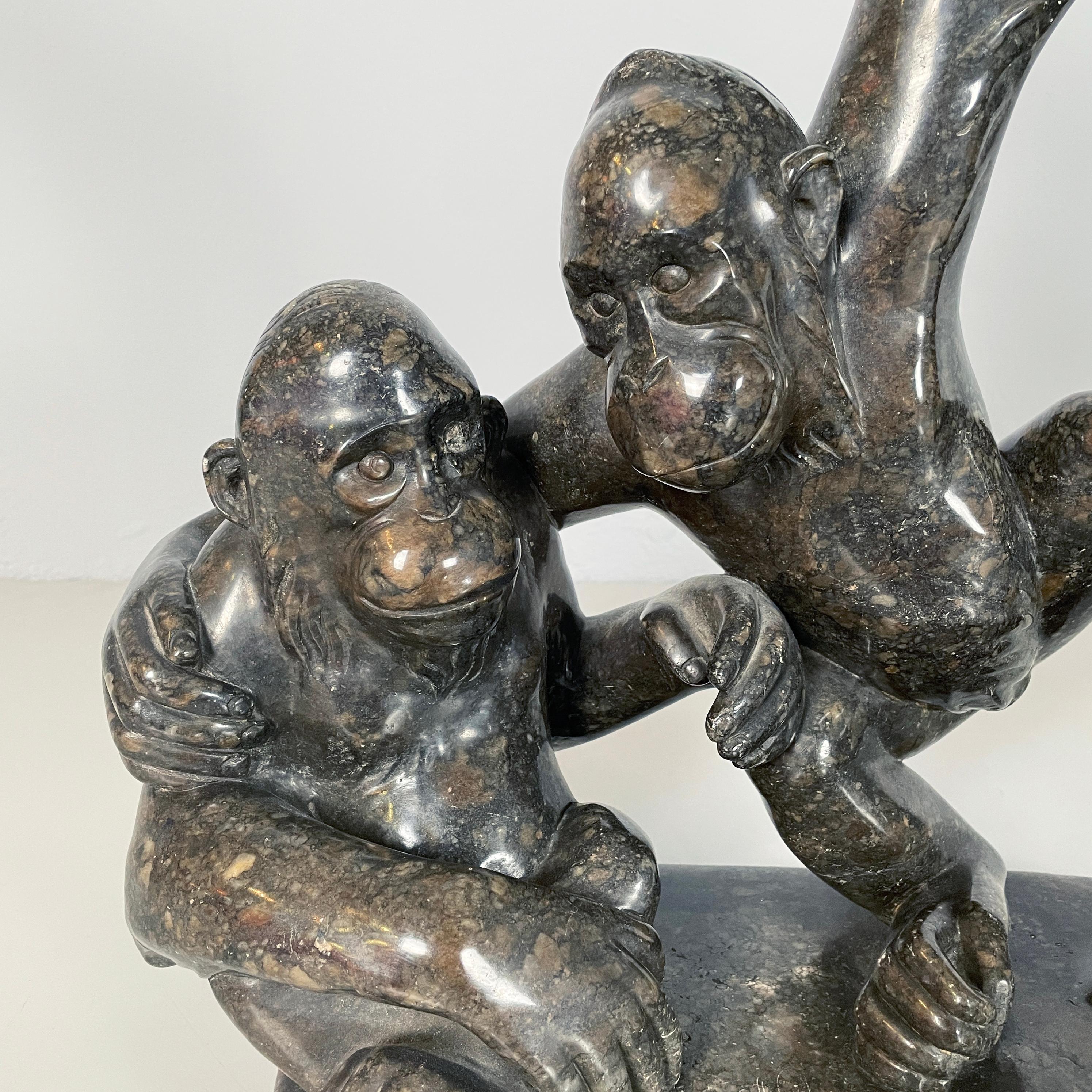 Italian Mid-Century modern Sculpture of monkeys in marble, 20th century For Sale 1