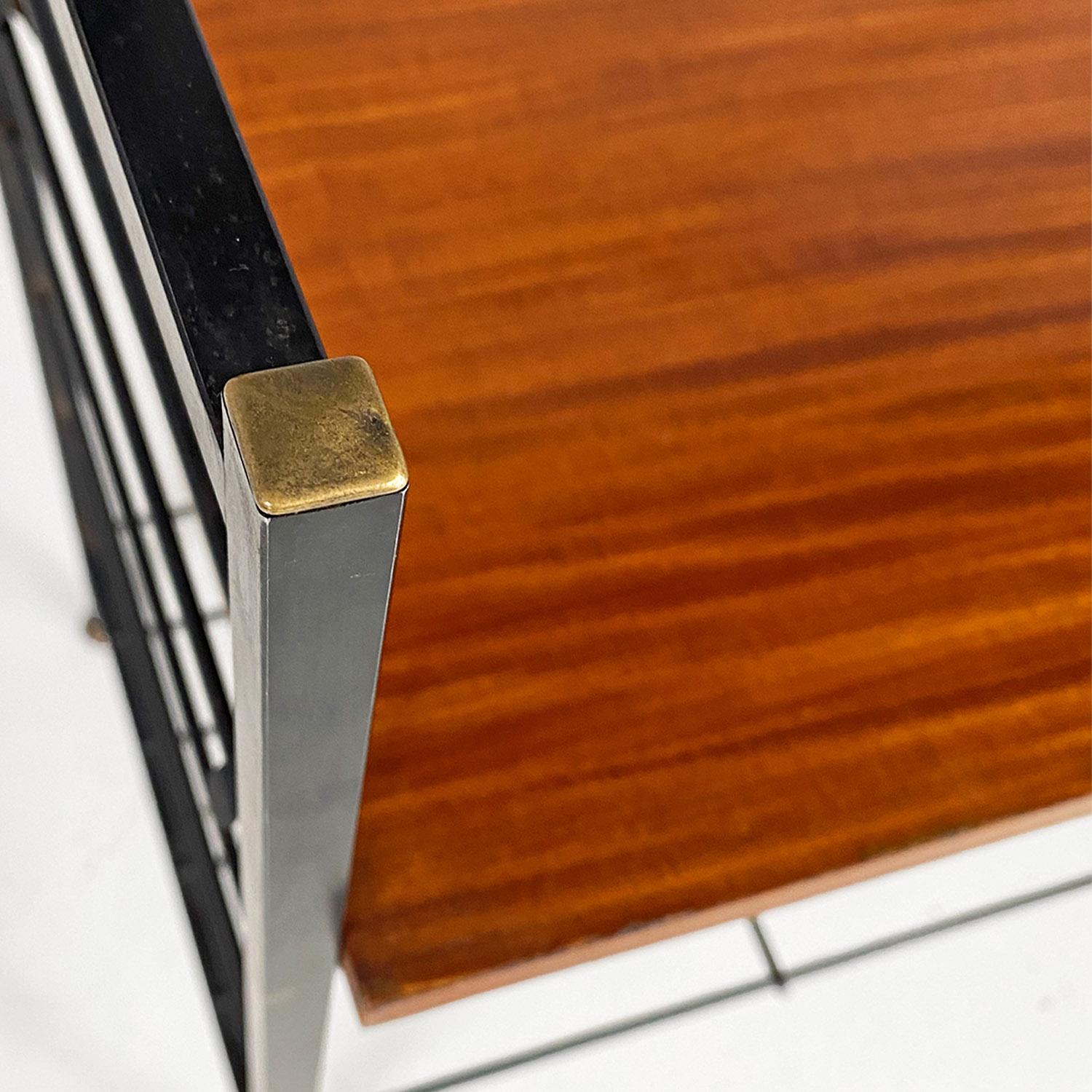 Libreria italiana di metà secolo moderno autoportante in metallo legno ottone String 1960 in vendita 6