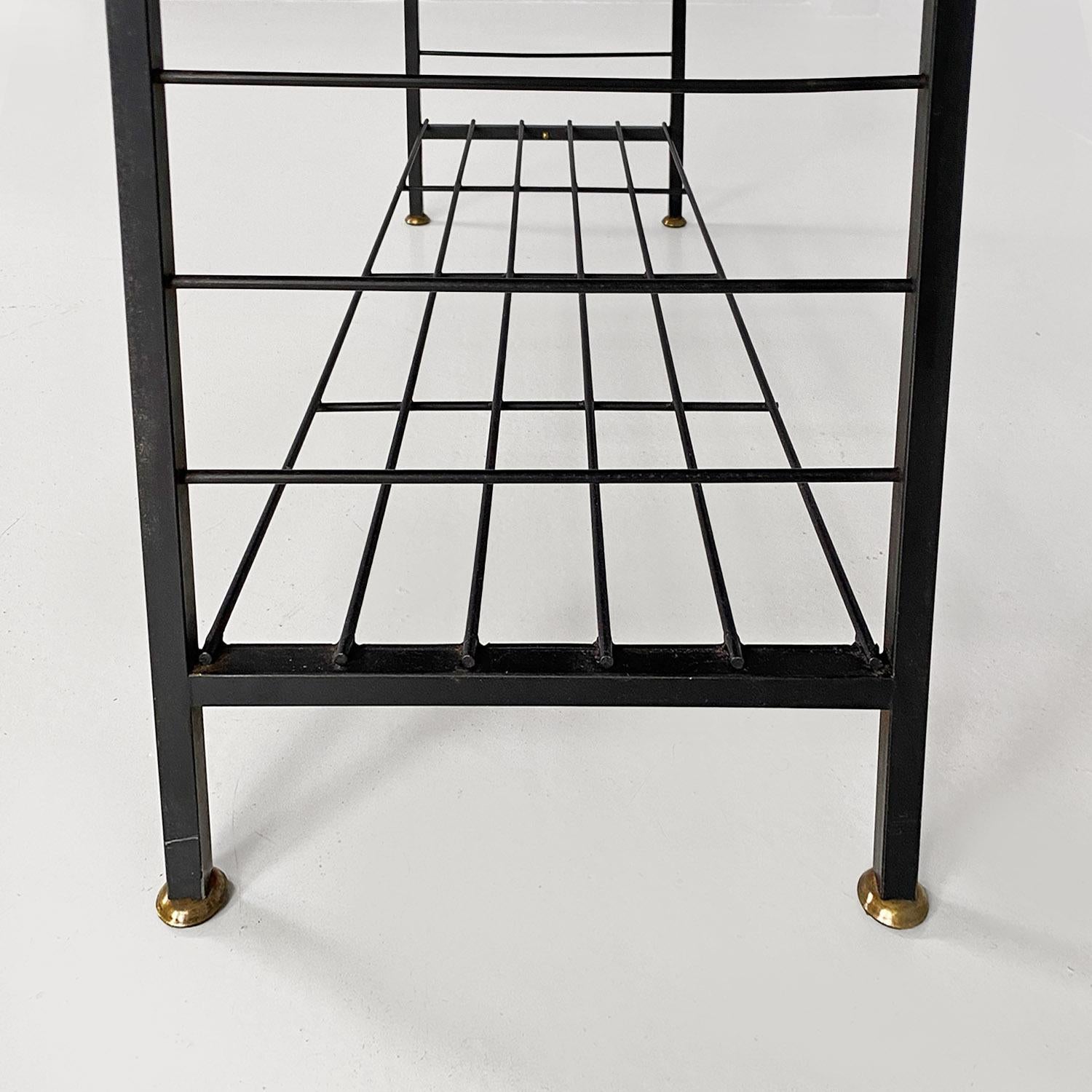 Libreria italiana di metà secolo moderno autoportante in metallo legno ottone String 1960 in vendita 9