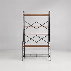 Libreria italiana di metà secolo moderno autoportante in metallo legno ottone String 1960
