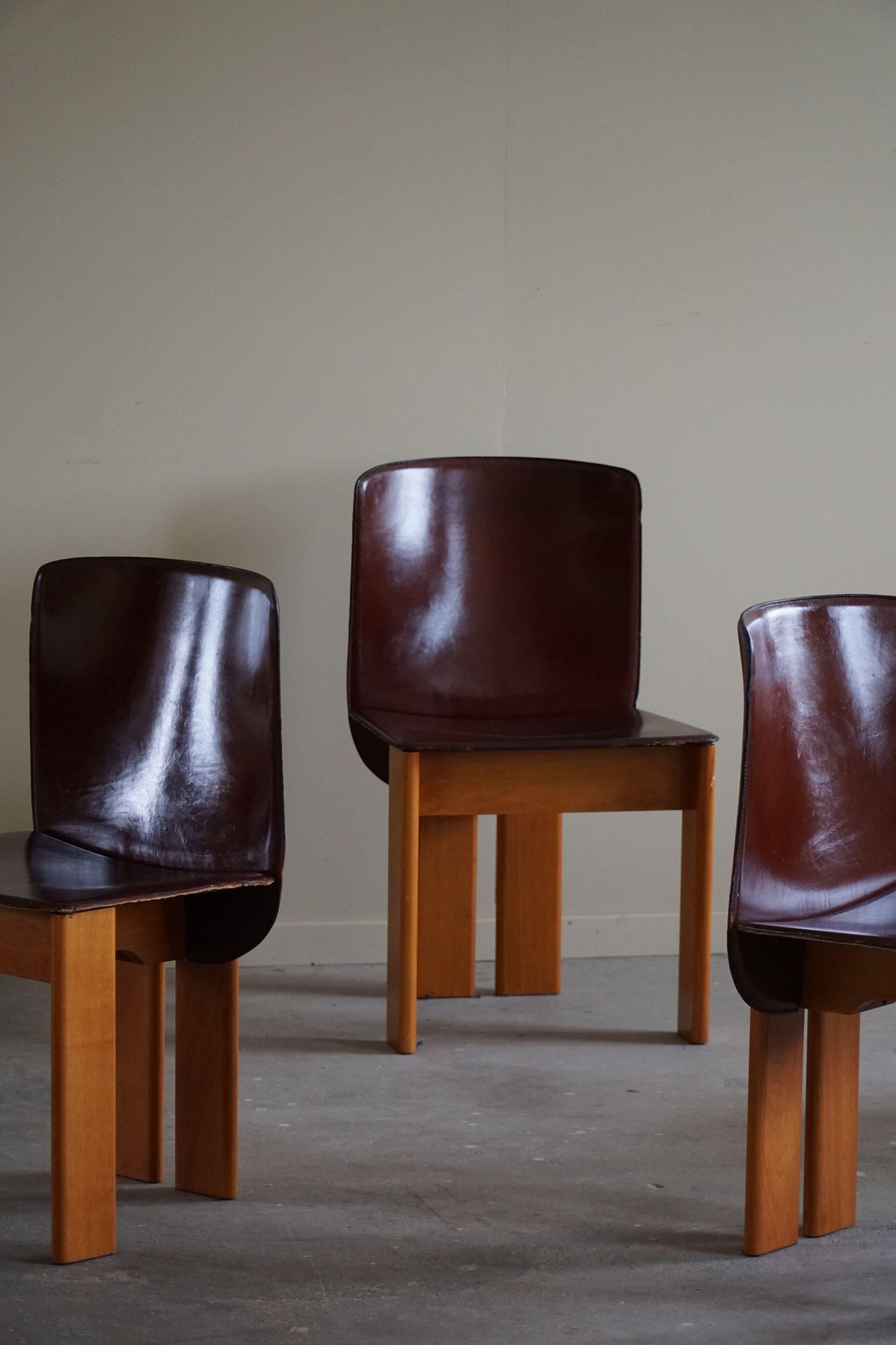 Italian Mid Century Modern, Set of 4 Leather Chairs, Tobia Scarpa Style, 1960s For Sale 10