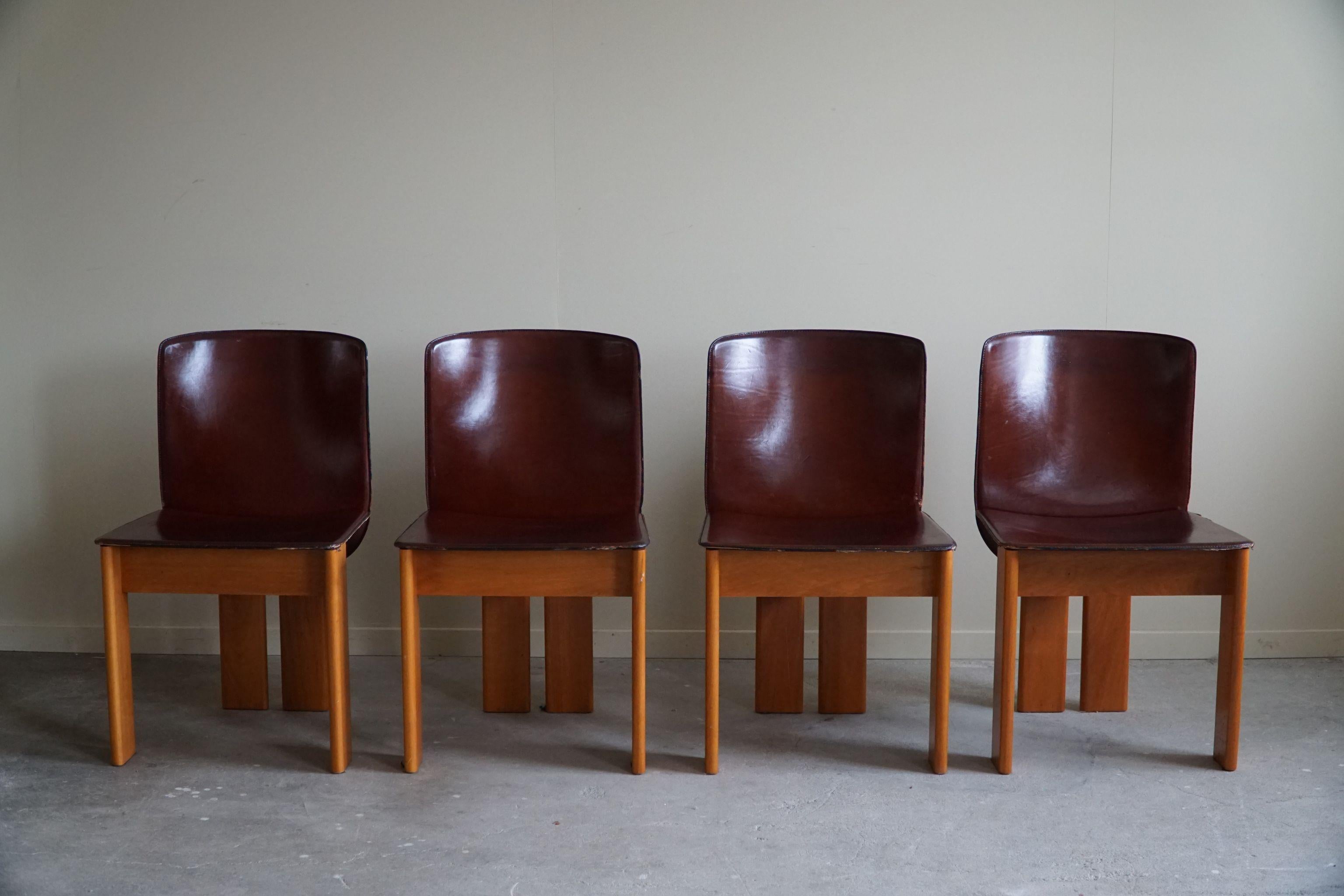 Italian Mid Century Modern, Set of 4 Leather Chairs, Tobia Scarpa Style, 1960s For Sale 2