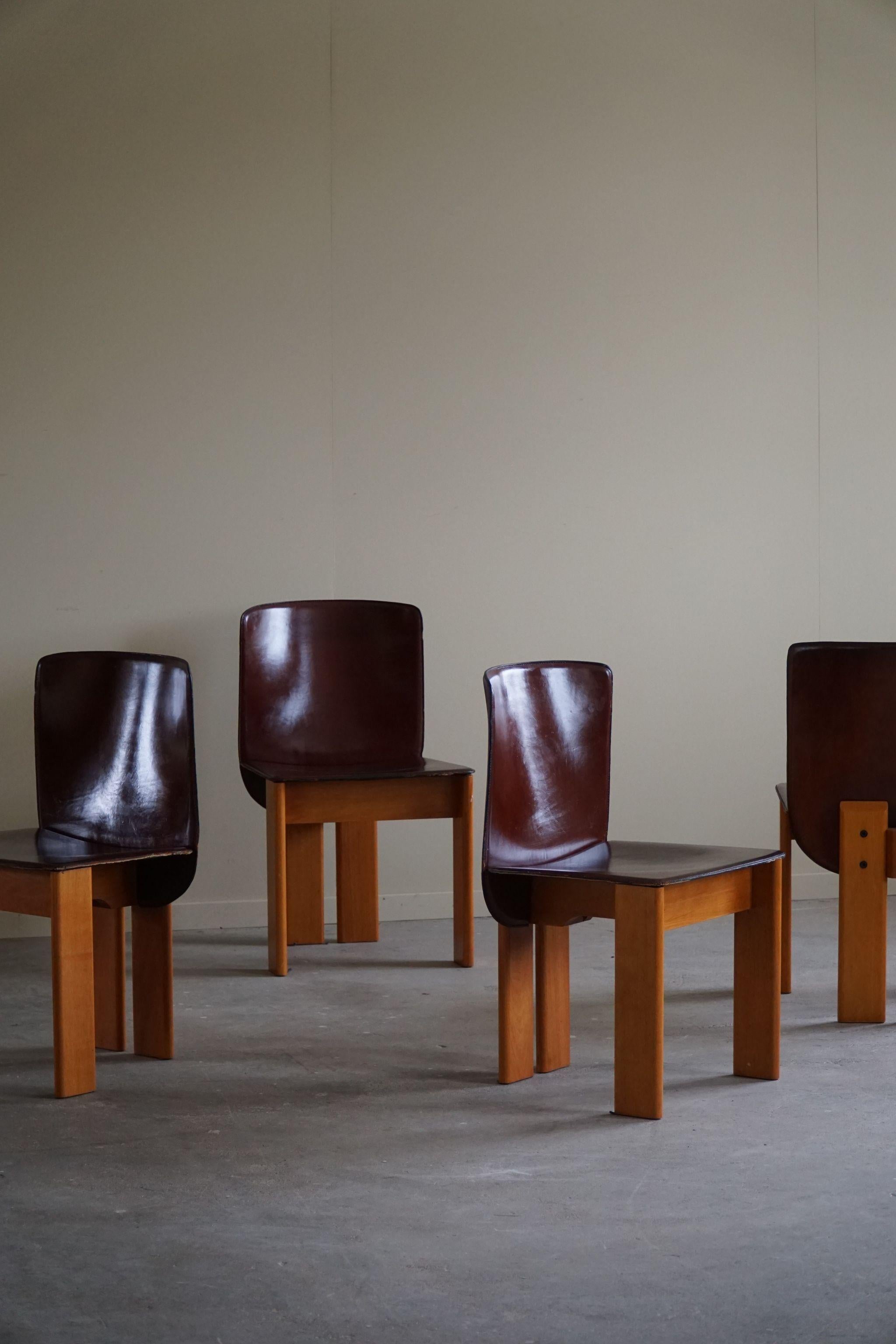 Italian Mid Century Modern, Set of 4 Leather Chairs, Tobia Scarpa Style, 1960s For Sale 4