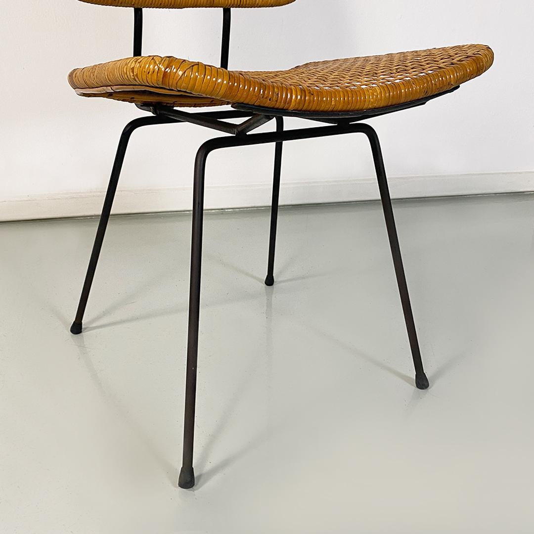 Italienische Mitte des Jahrhunderts modernen Satz von verschiedenen Korbwaren und schwarzem Metall Stühle 1960s im Angebot 10