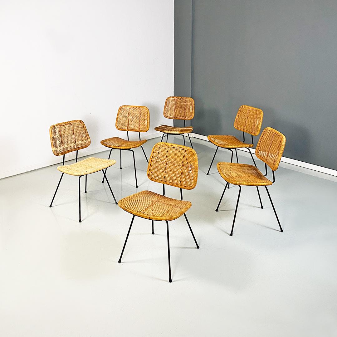 Italian mid century modern set of six different wicker and black metal chairs, 1960s
Set consisting of six chairs with metal structure, seat and back with rounded corners, entirely in wicker and metal rod legs and rubber tips. The wicker is slightly