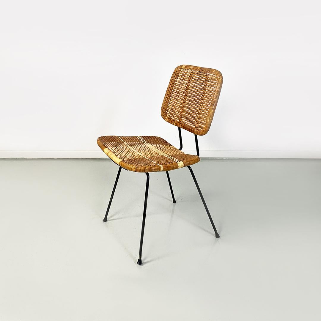 Italienische Mitte des Jahrhunderts modernen Satz von verschiedenen Korbwaren und schwarzem Metall Stühle 1960s (Mitte des 20. Jahrhunderts) im Angebot