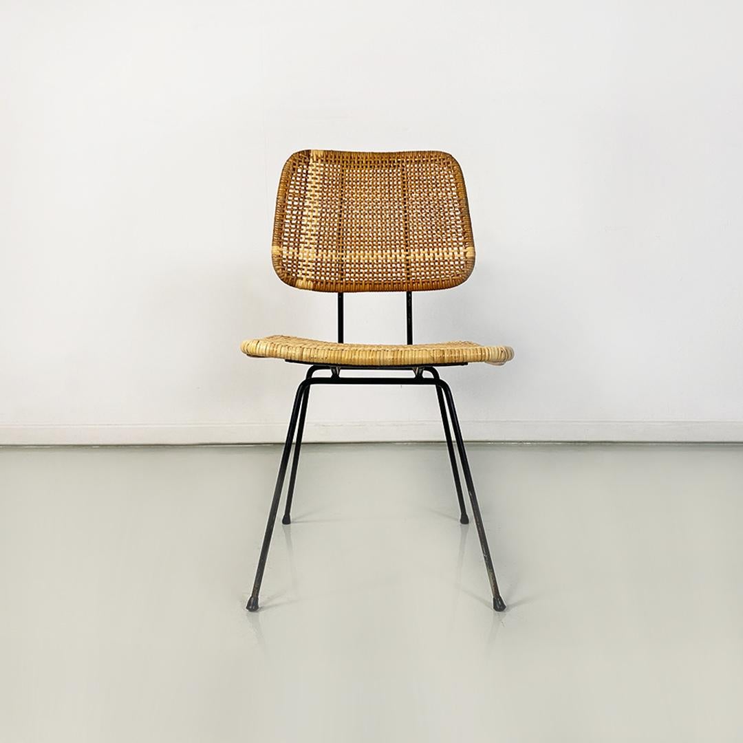 Italienische Mitte des Jahrhunderts modernen Satz von verschiedenen Korbwaren und schwarzem Metall Stühle 1960s im Angebot 3