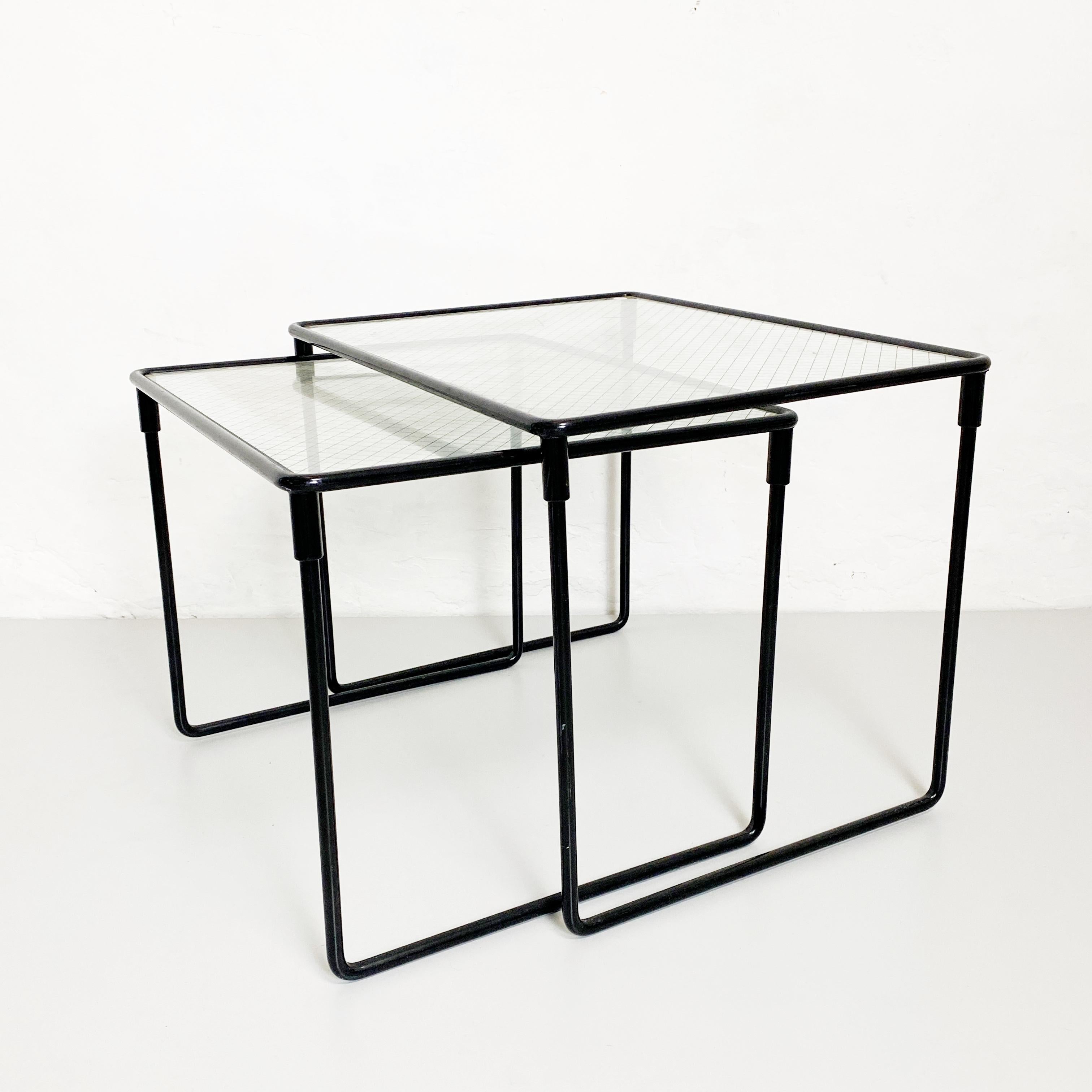 Italian Mid-Century Modern Set of Metal and Glass Coffe Tables, 1970s  In Good Condition For Sale In MIlano, IT