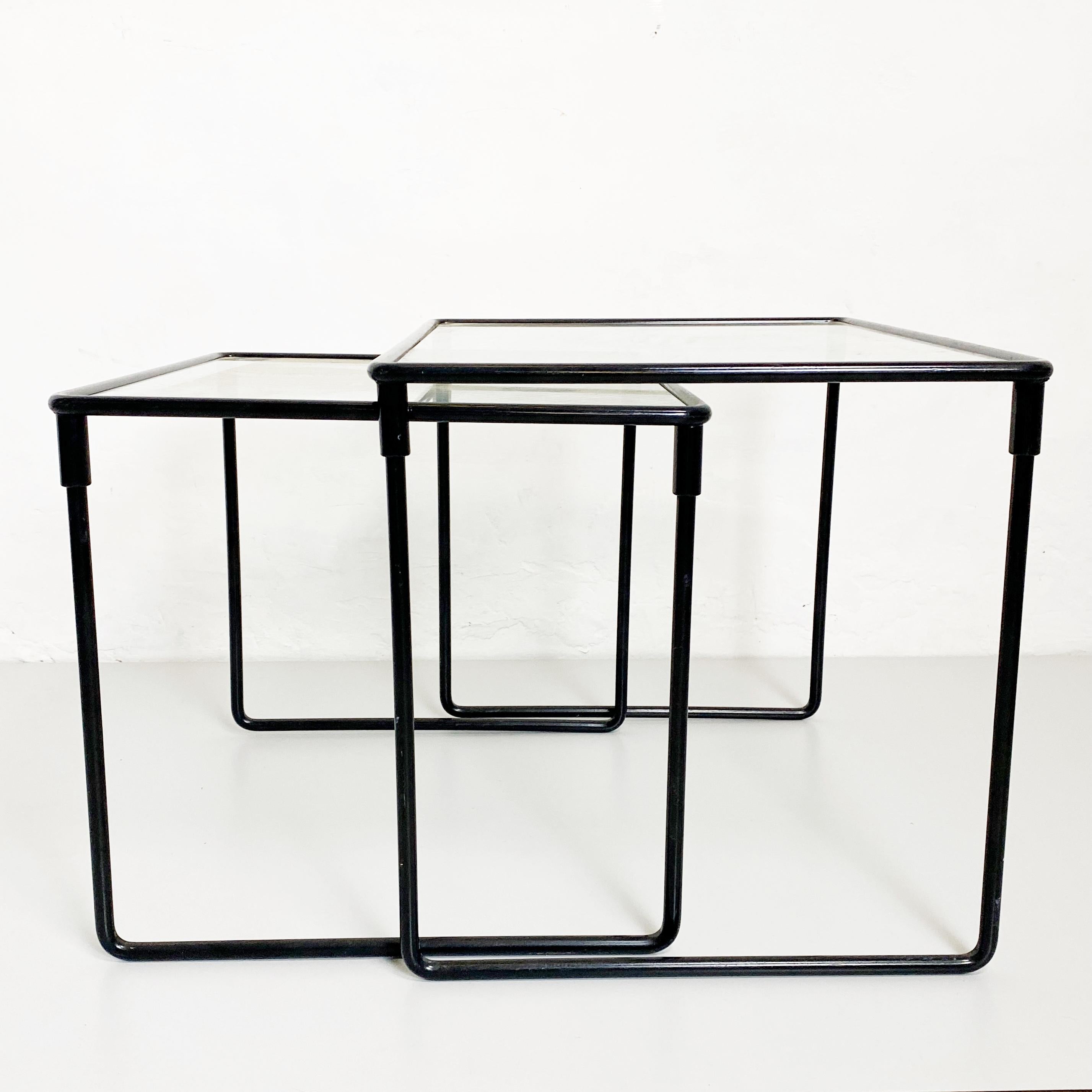 Italian Mid-Century Modern Set of Metal and Glass Coffe Tables, 1970s  For Sale 1